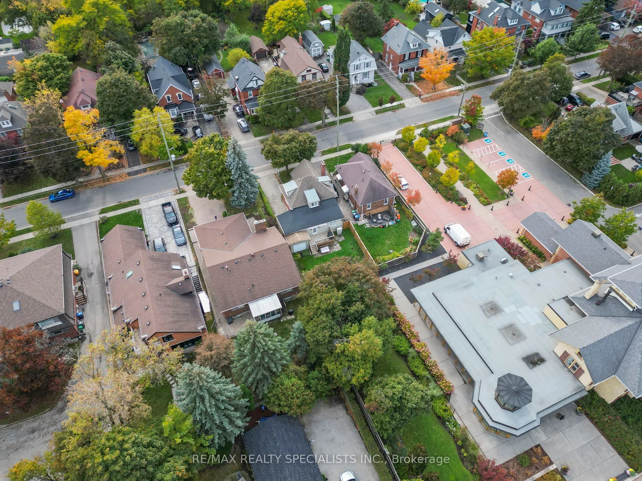 46 Elizabeth Street S
