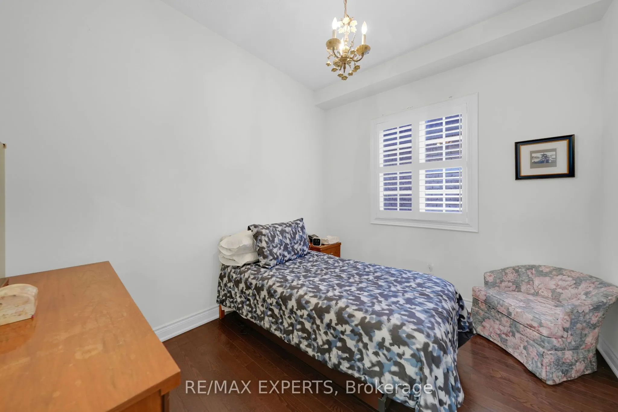 10 Falkland Road