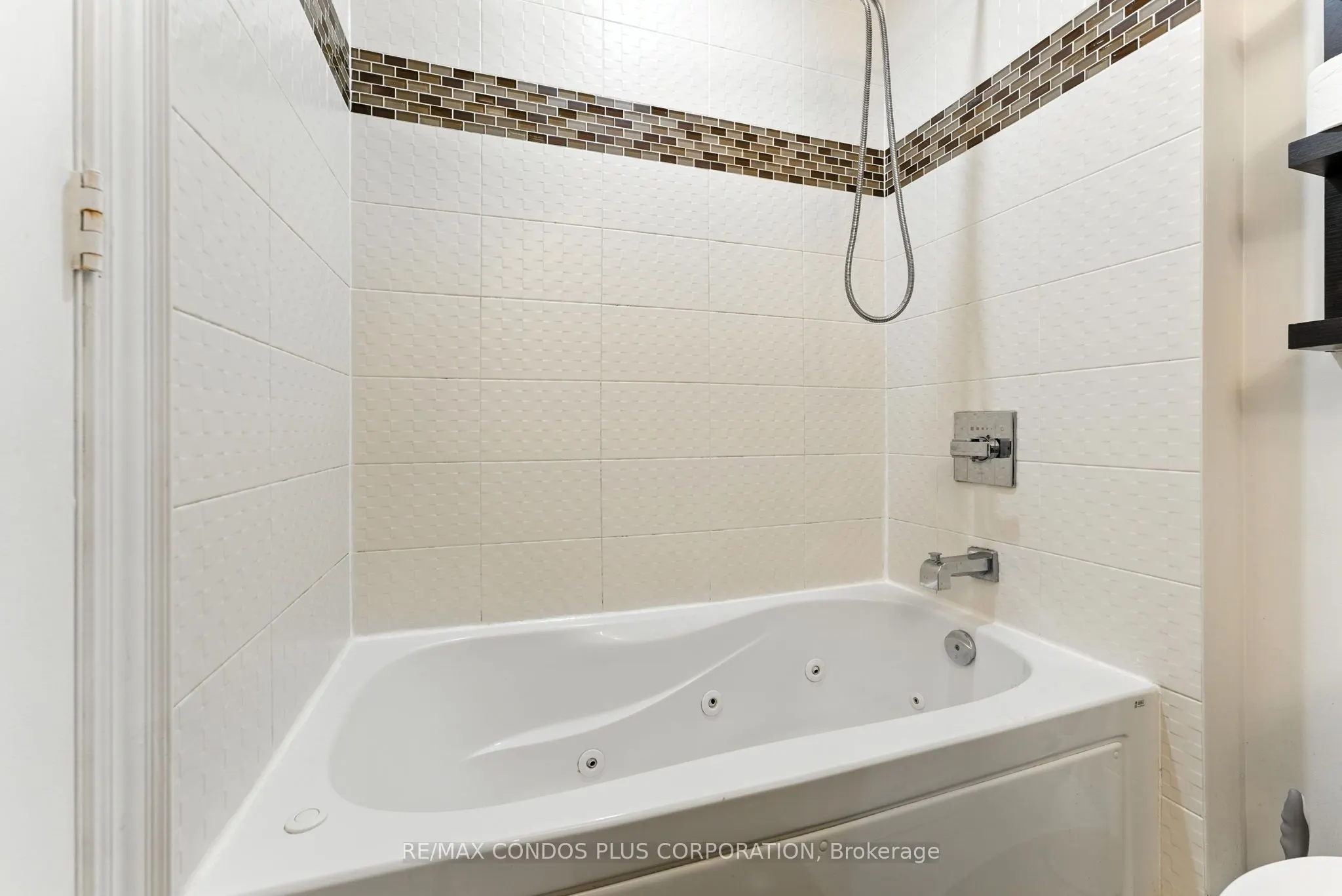 16 Brookers Lane S, #2406