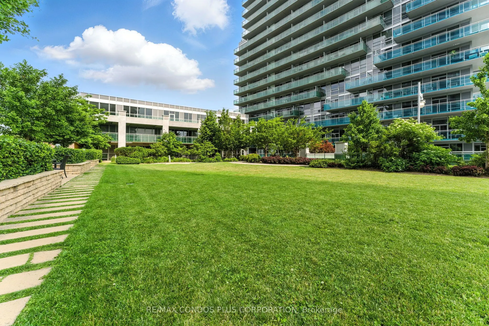 16 Brookers Lane S, #2406