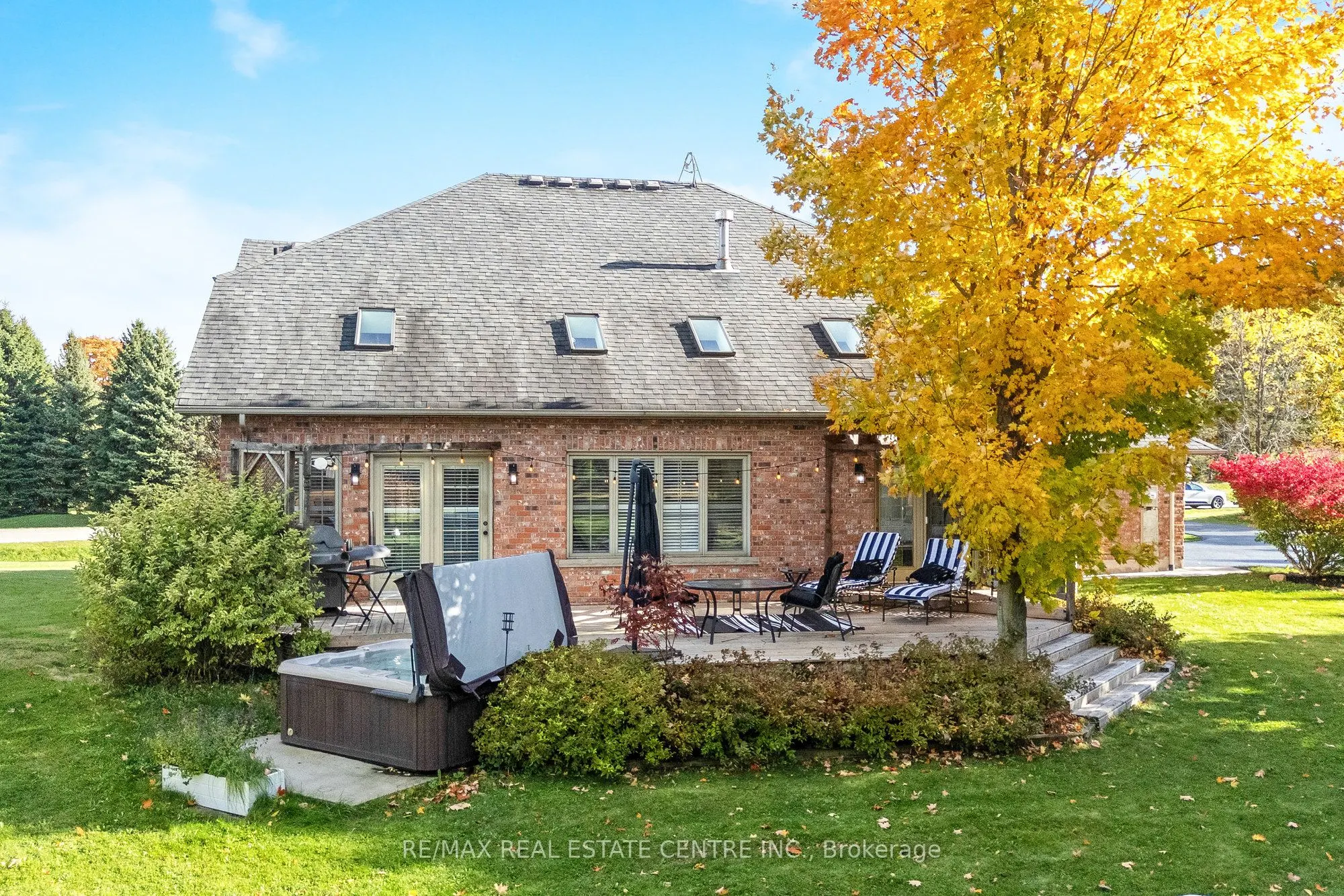 2255 Mohawk Trail