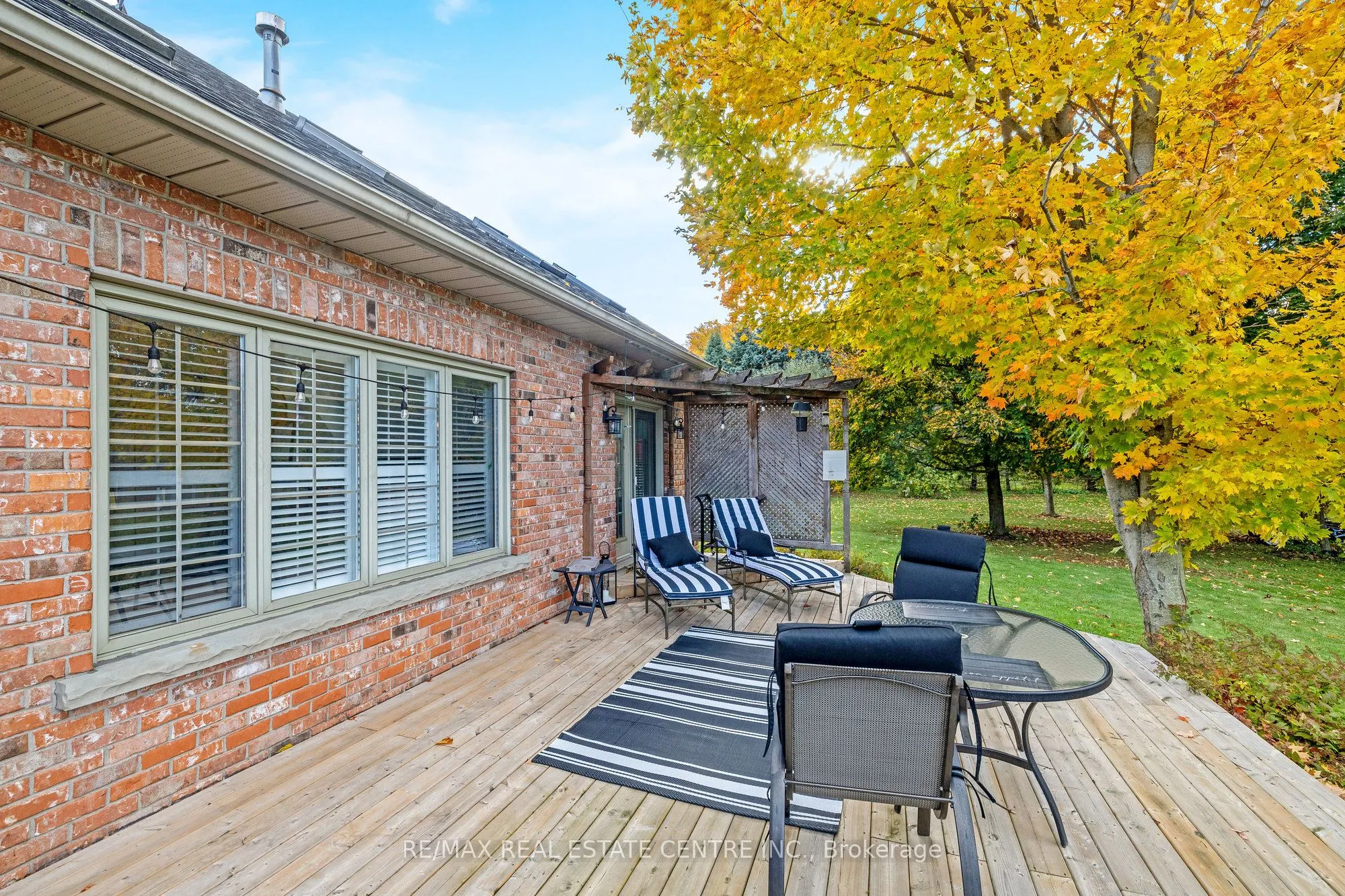 2255 Mohawk Trail