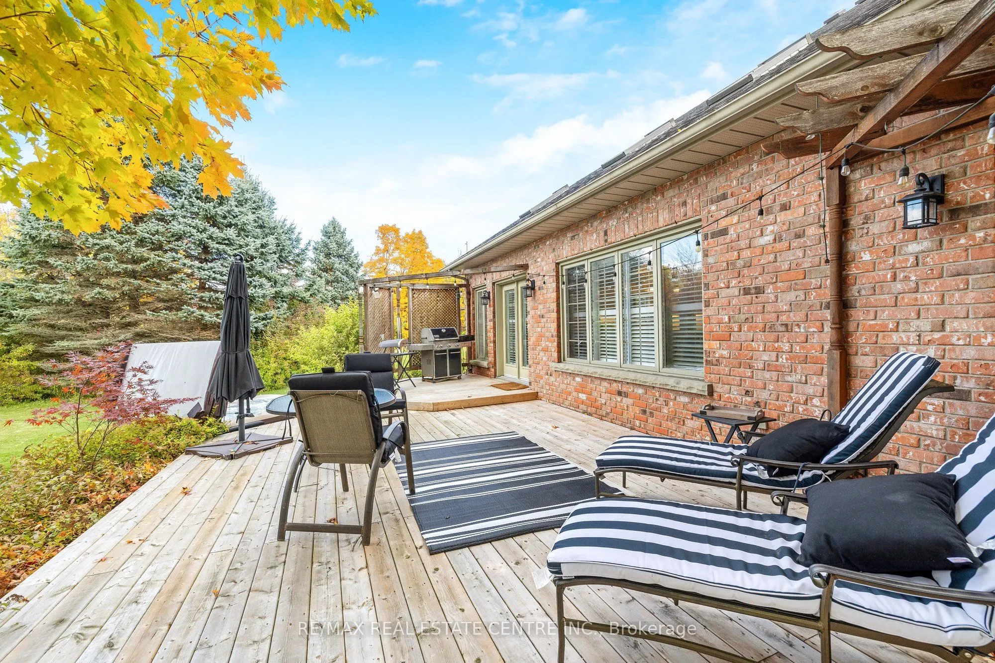 2255 Mohawk Trail