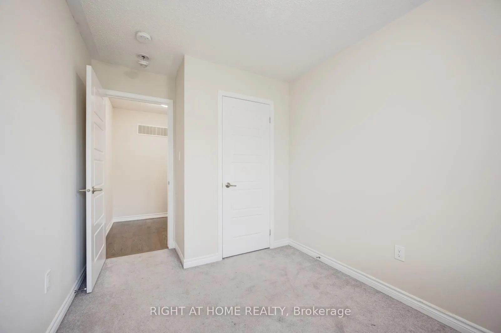 3082 Harbell Gate