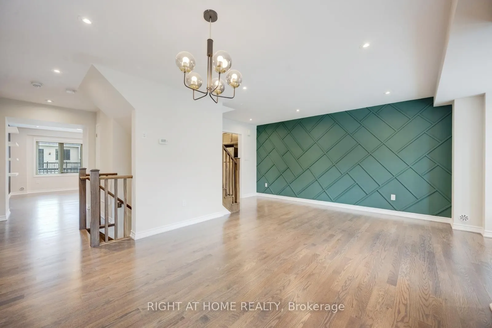3082 Harbell Gate