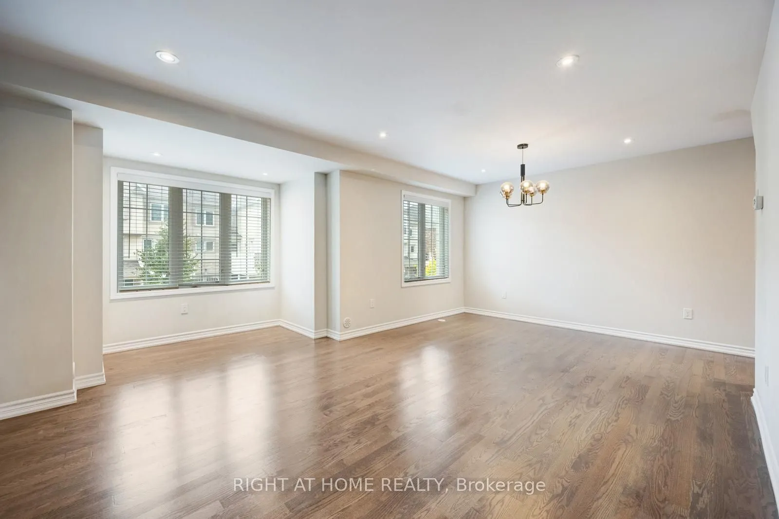 3082 Harbell Gate