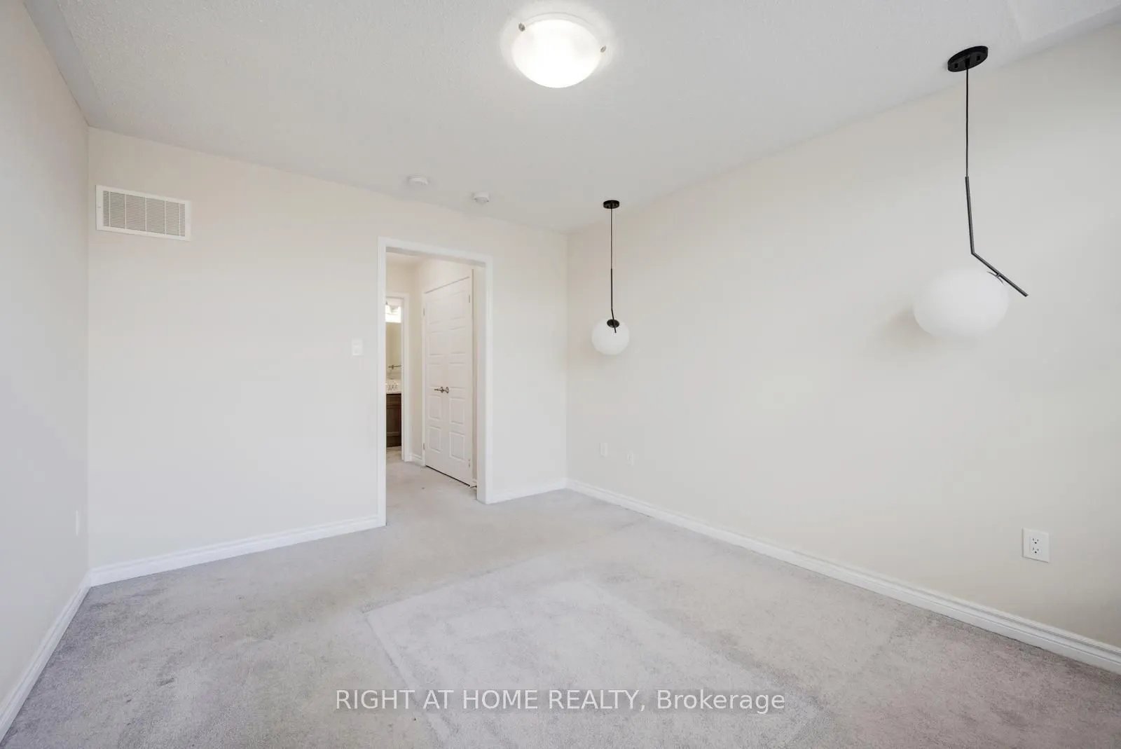 3082 Harbell Gate