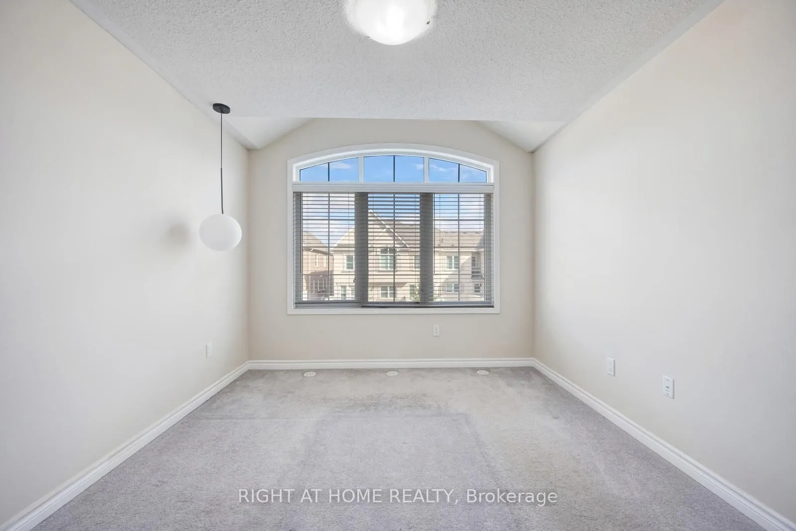 3082 Harbell Gate