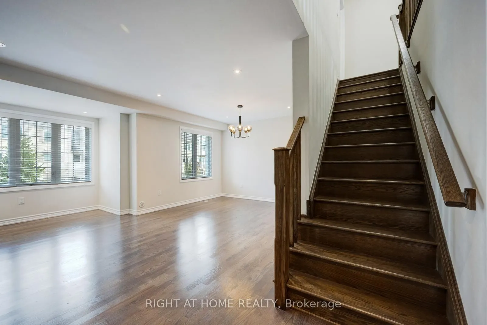 3082 Harbell Gate