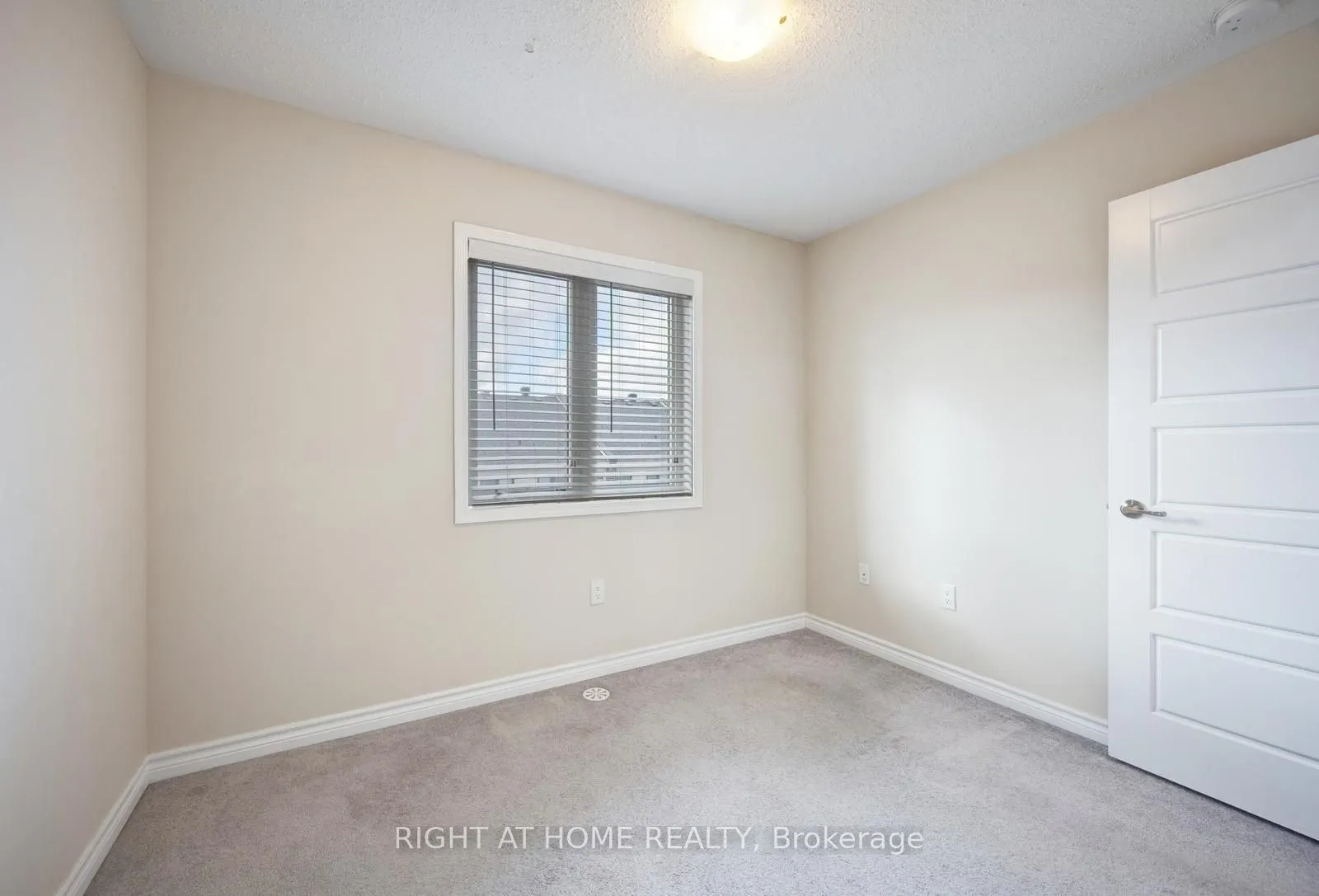 3082 Harbell Gate