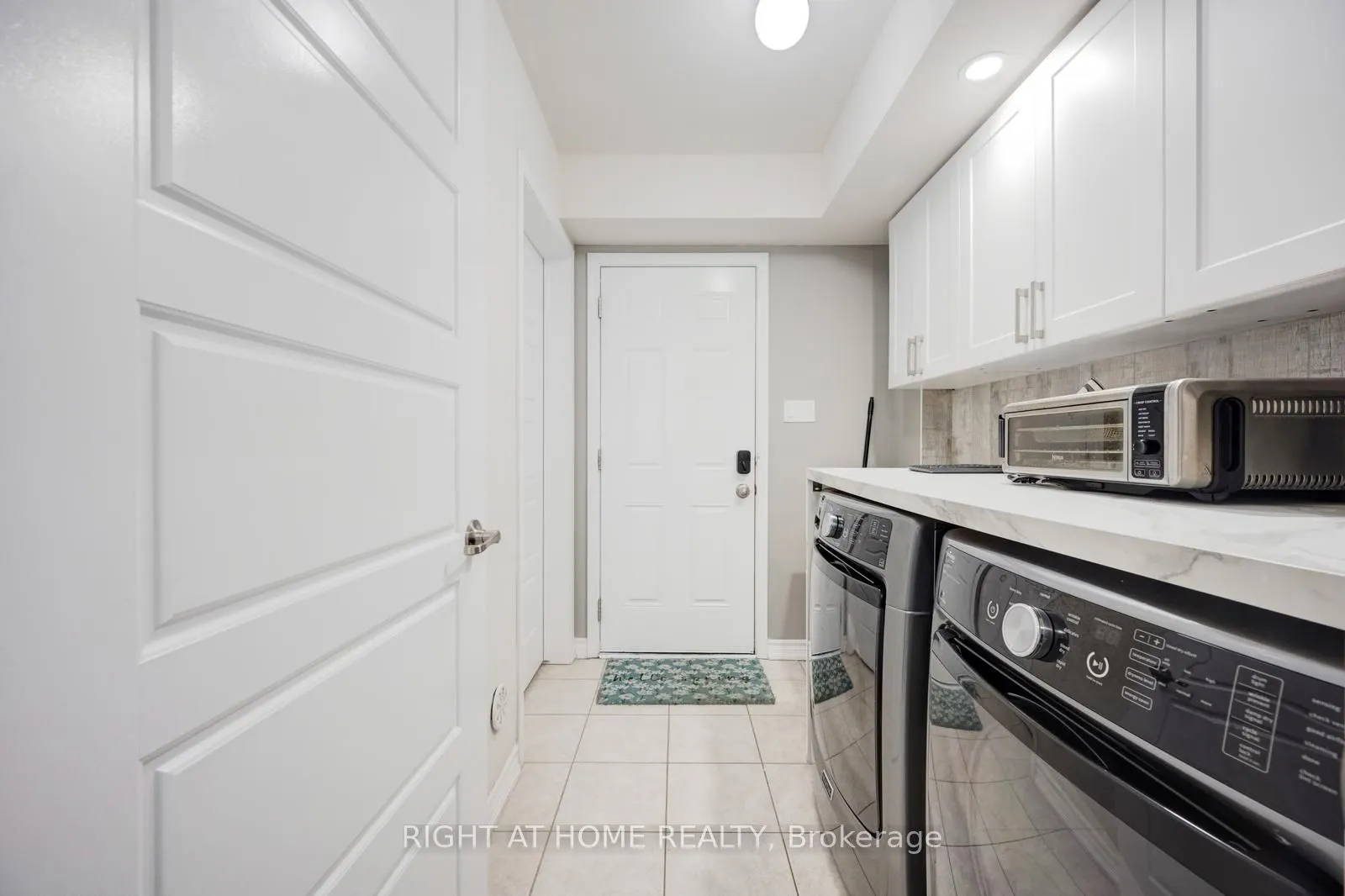 3082 Harbell Gate