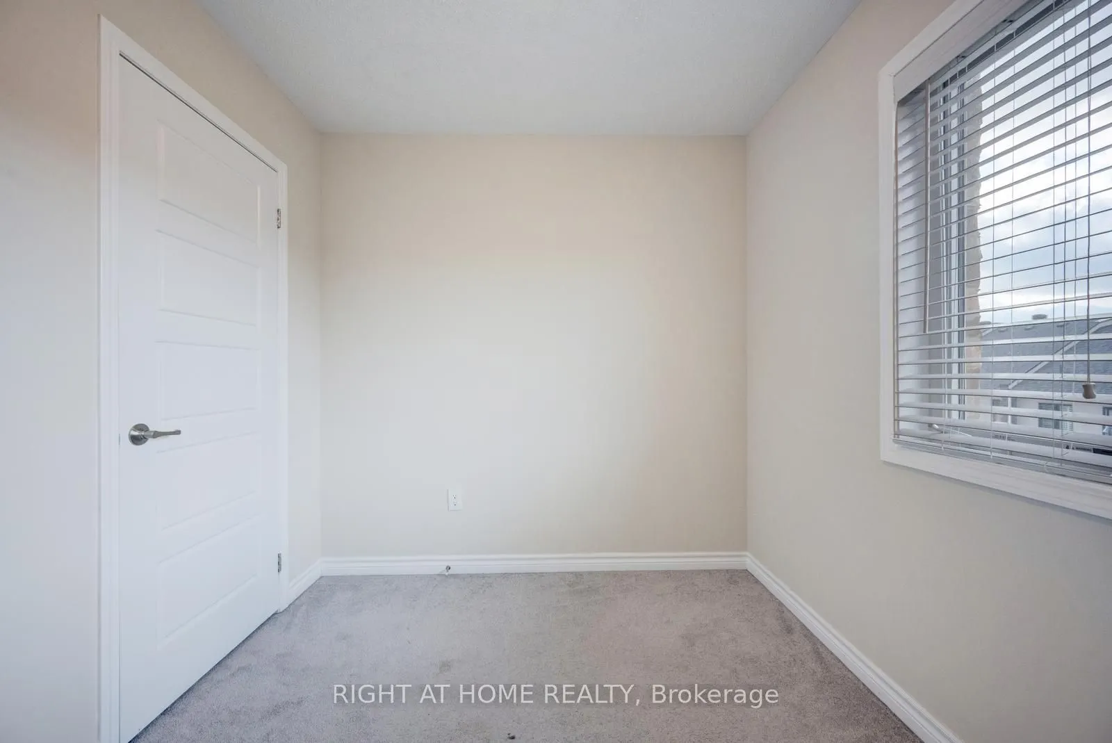 3082 Harbell Gate