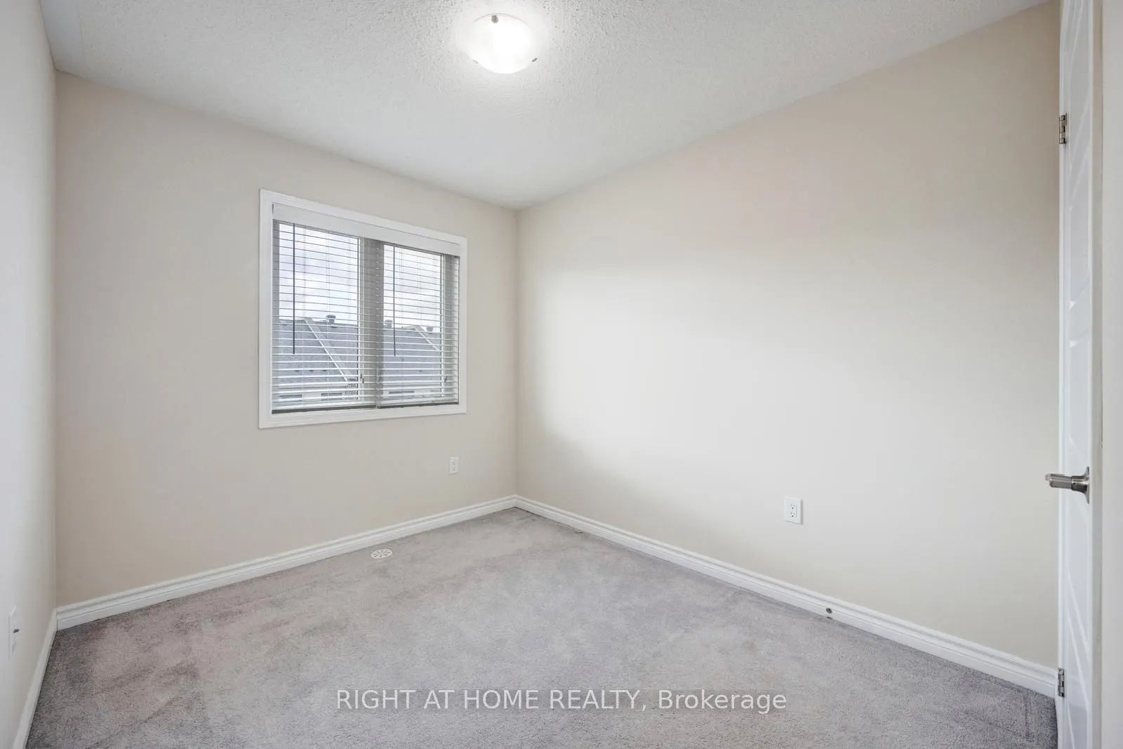 3082 Harbell Gate