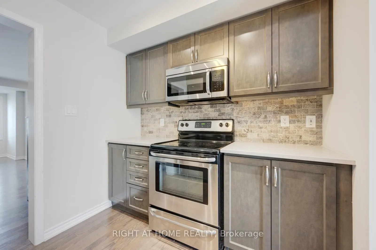 3082 Harbell Gate