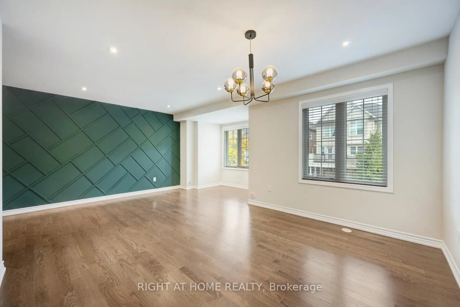 3082 Harbell Gate