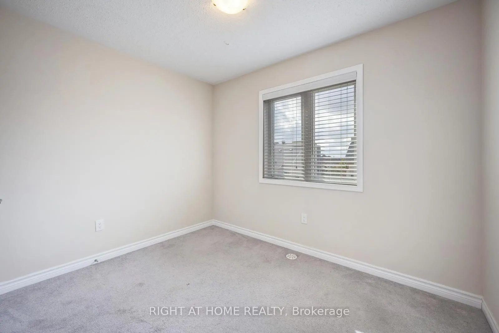 3082 Harbell Gate