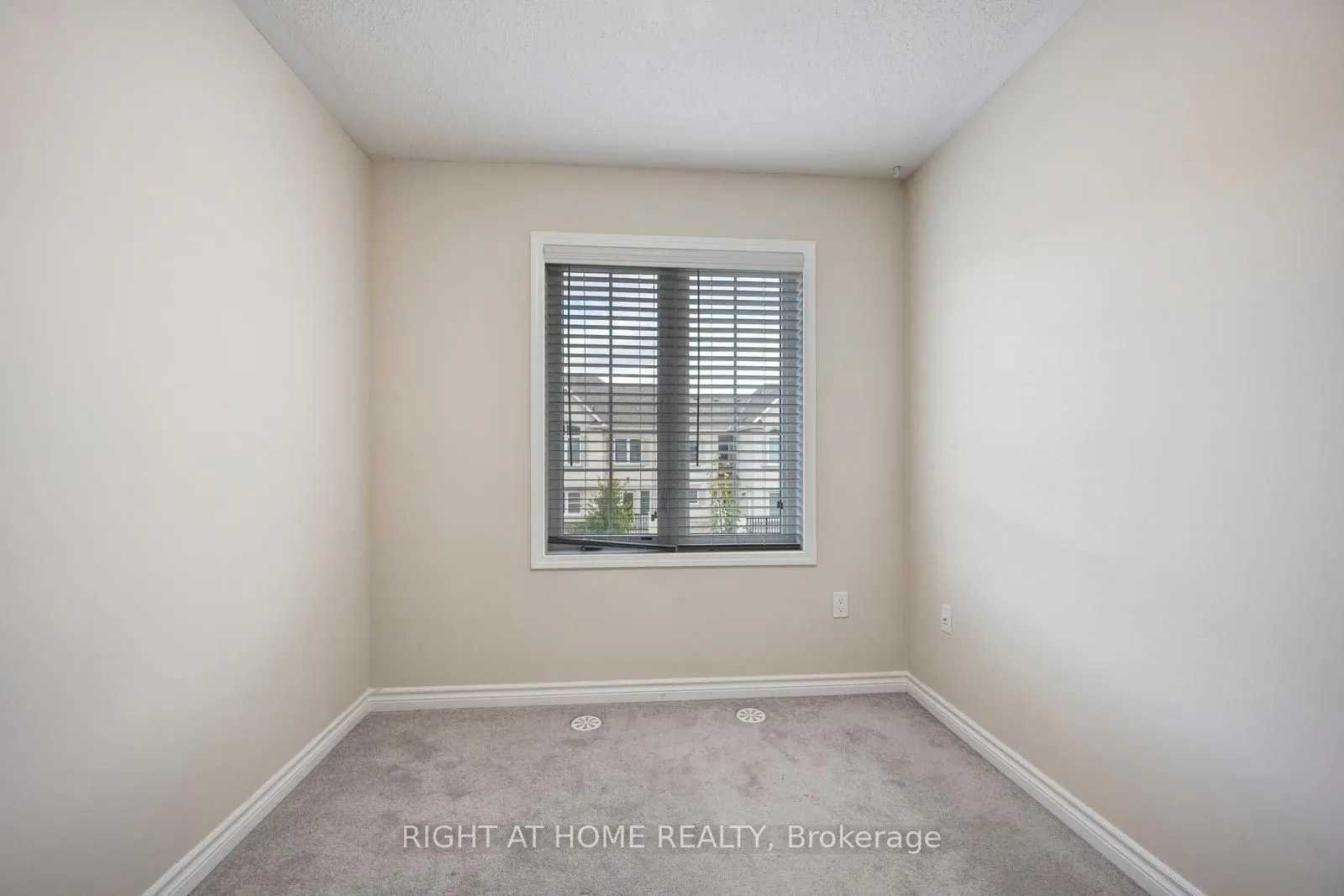 3082 Harbell Gate