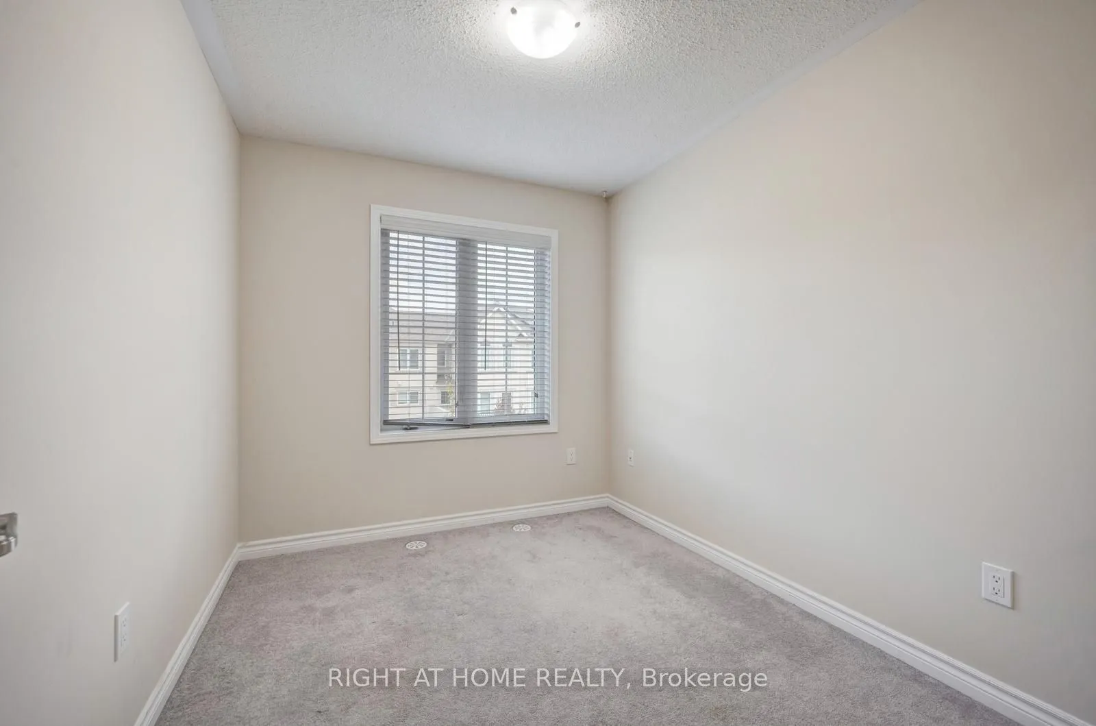 3082 Harbell Gate