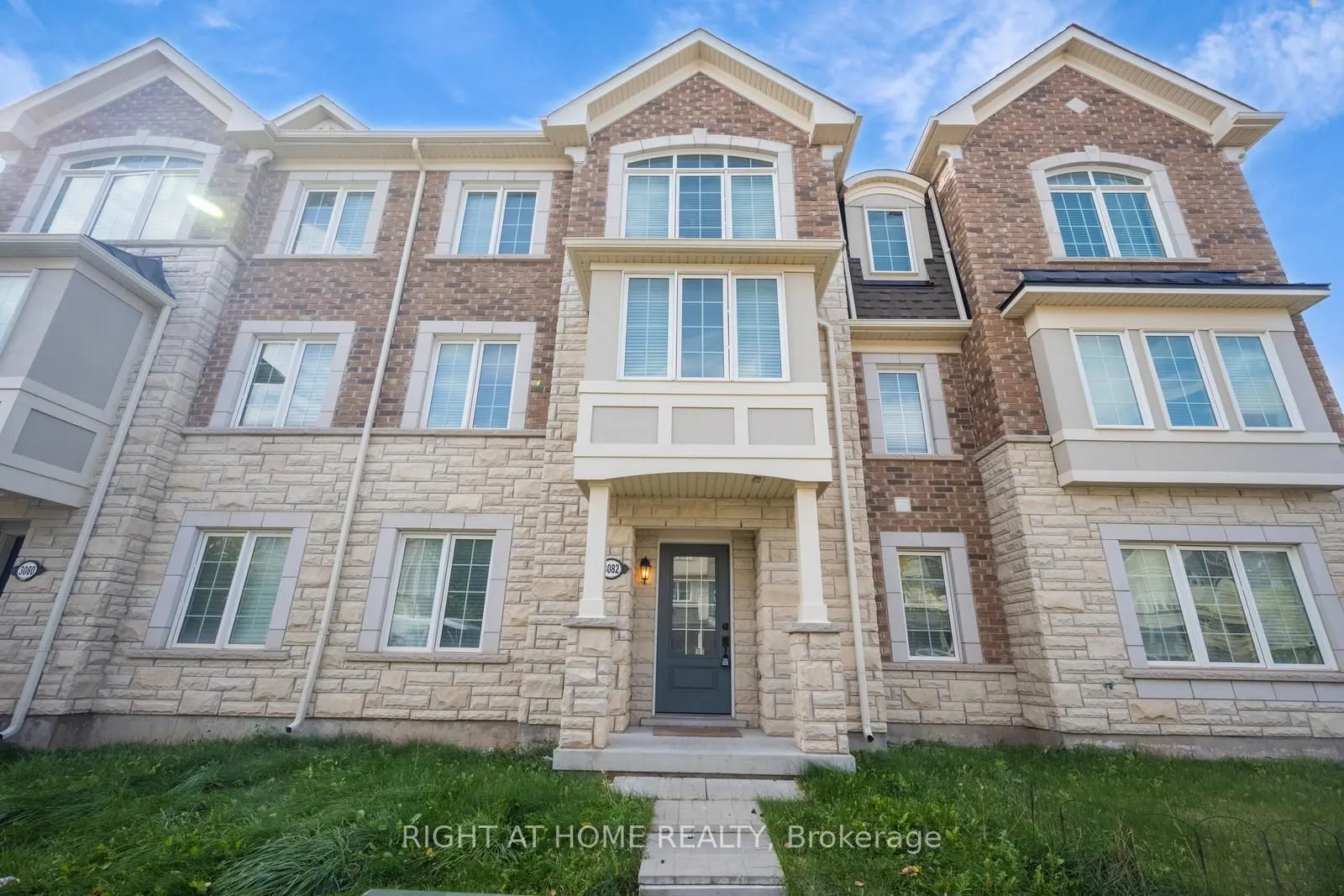 3082 Harbell Gate