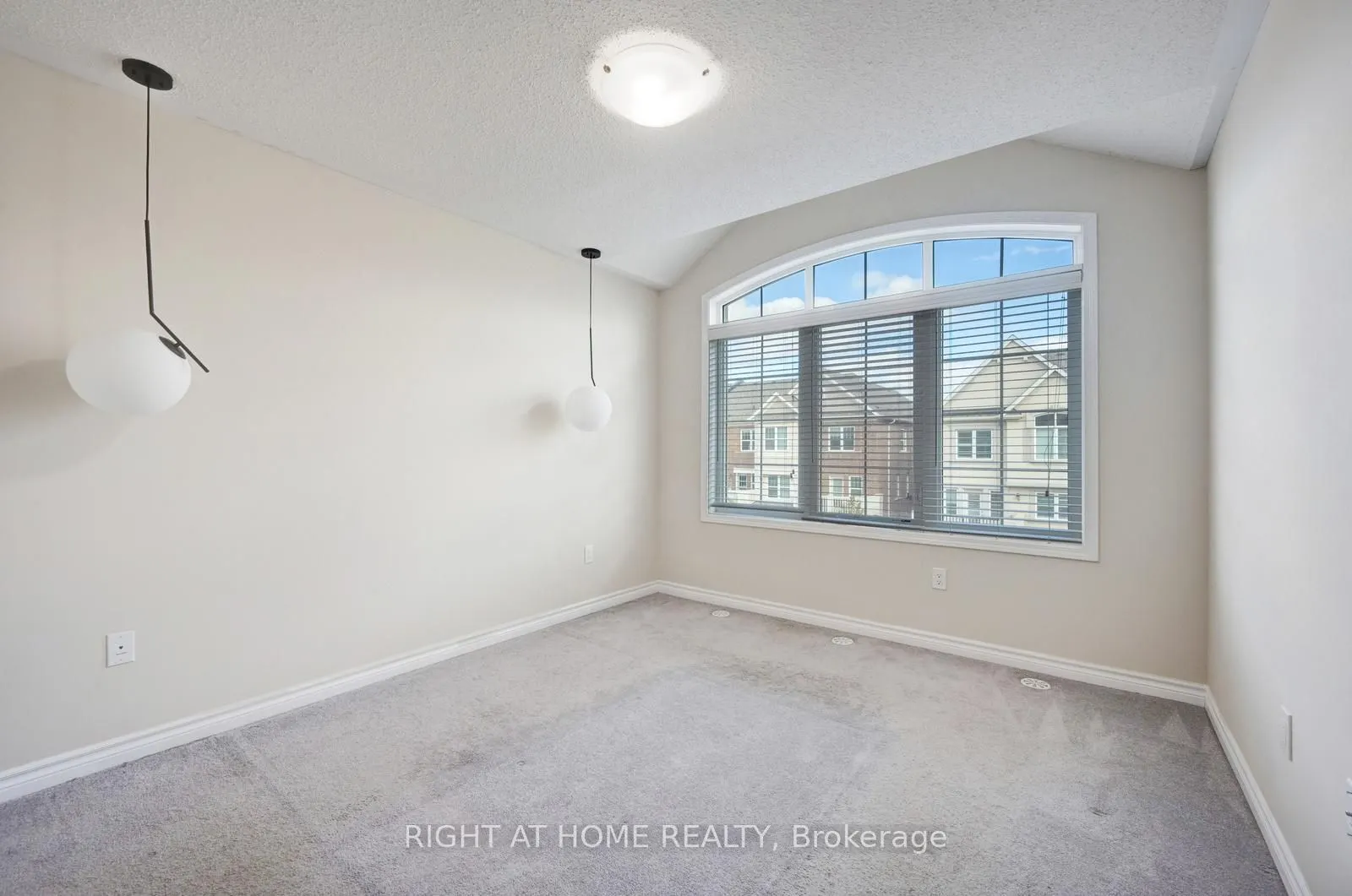 3082 Harbell Gate