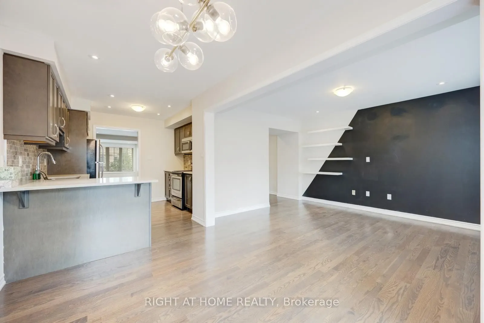 3082 Harbell Gate