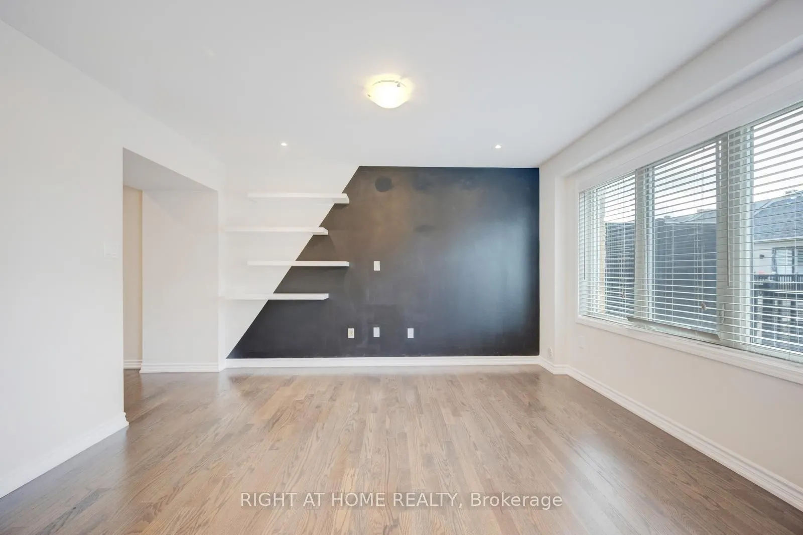 3082 Harbell Gate