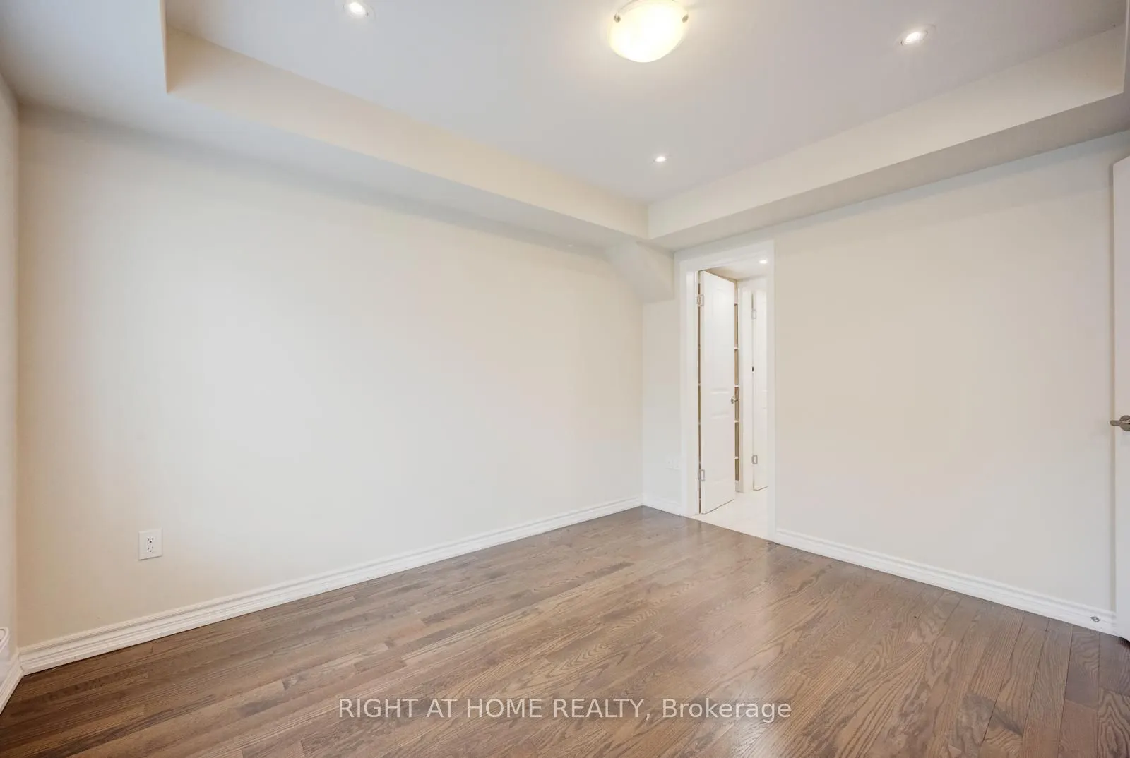 3082 Harbell Gate