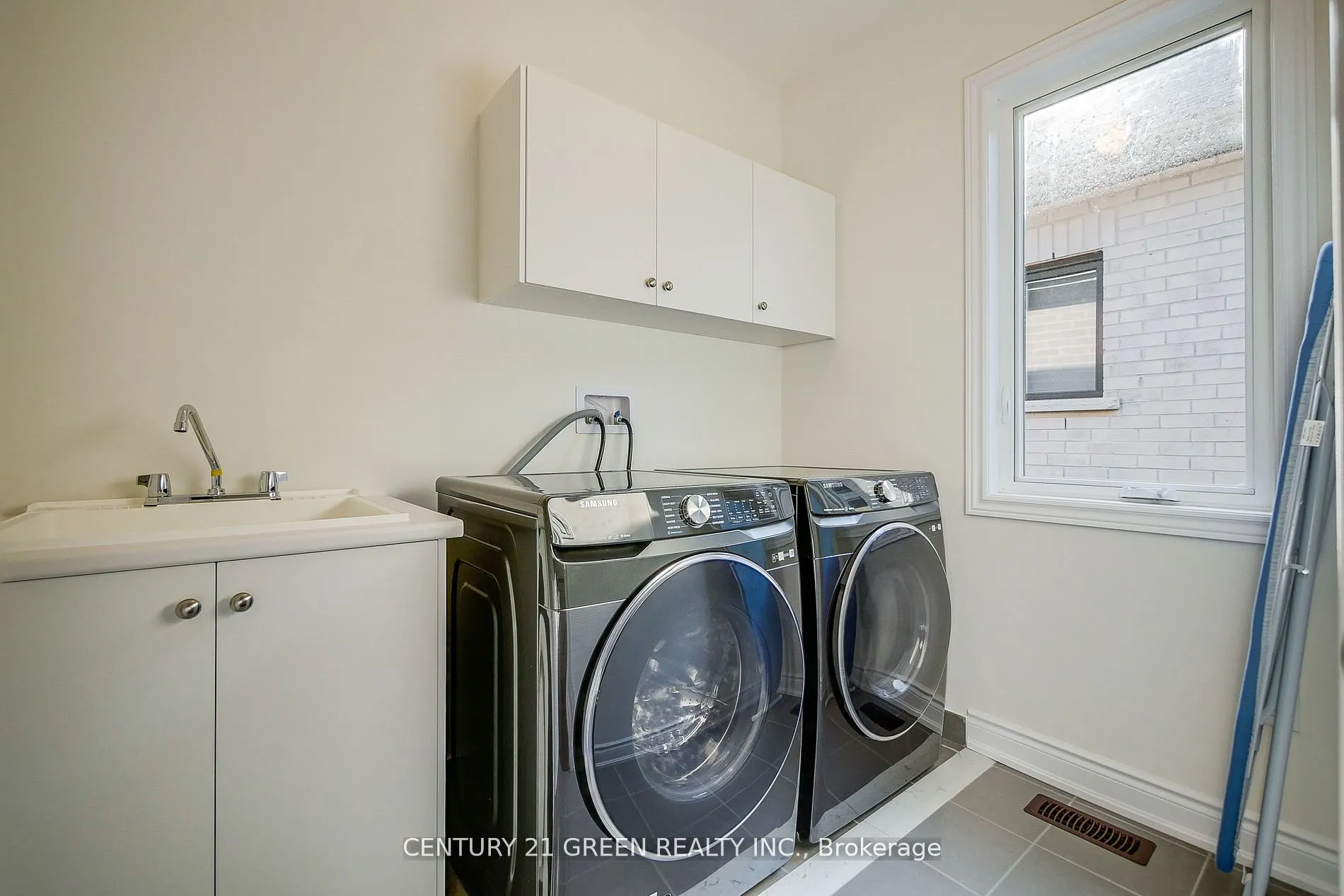 36 Brentwick Drive, #Upper Level