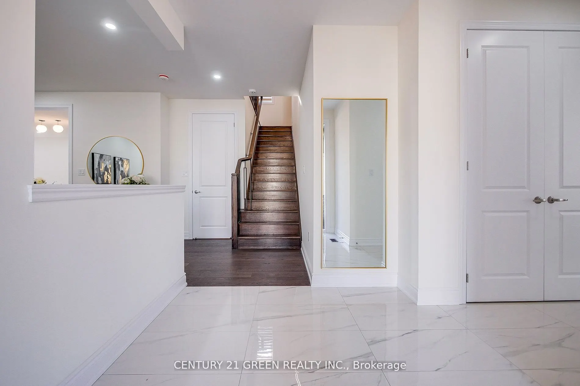 36 Brentwick Drive, #Upper Level