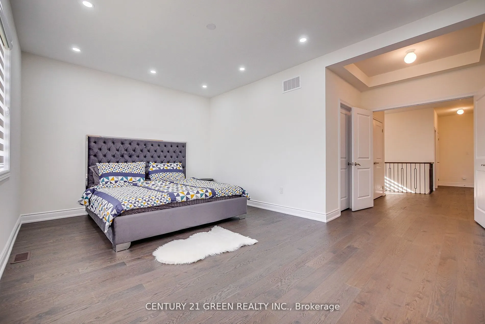 36 Brentwick Drive, #Upper Level