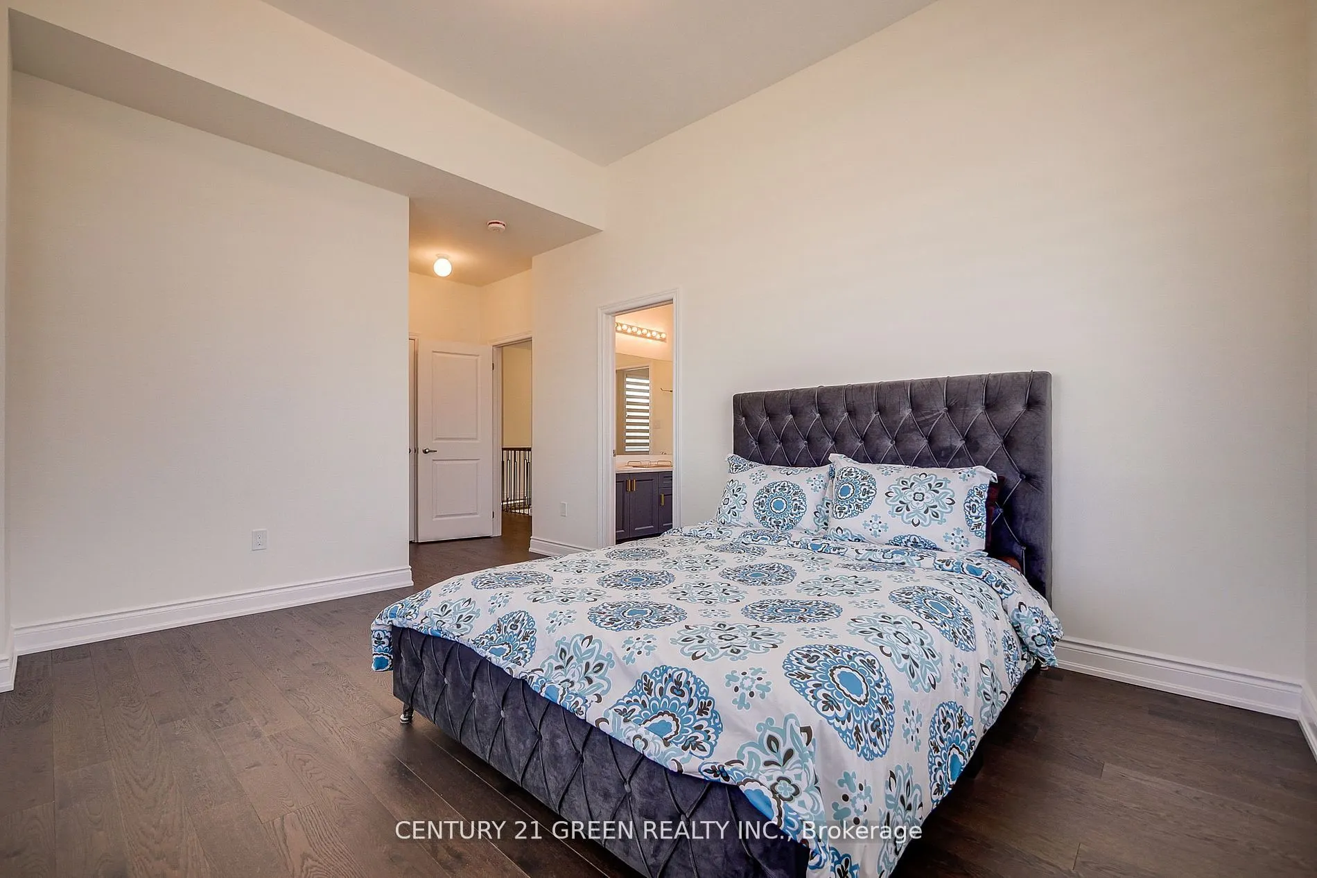 36 Brentwick Drive, #Upper Level