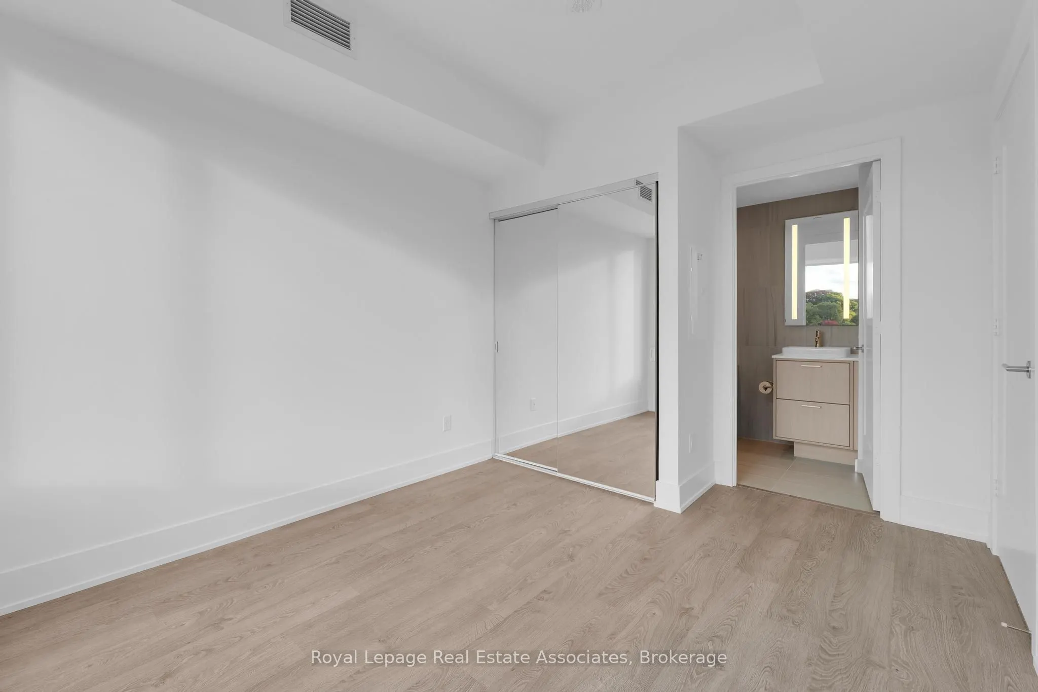 259 The Kingsway, #415
