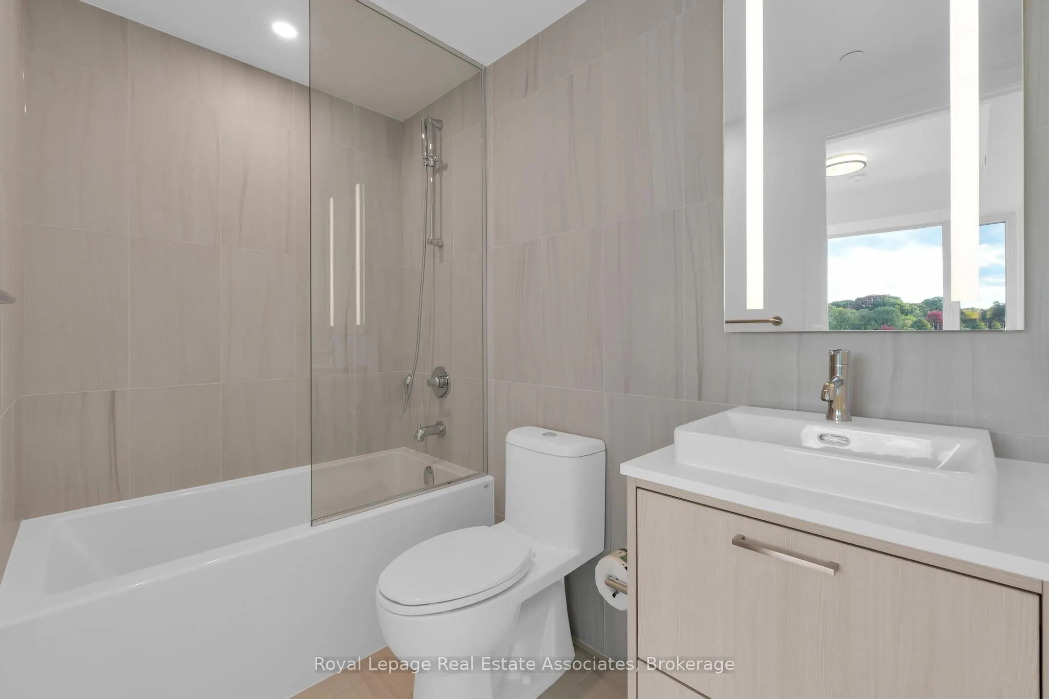 259 The Kingsway, #415