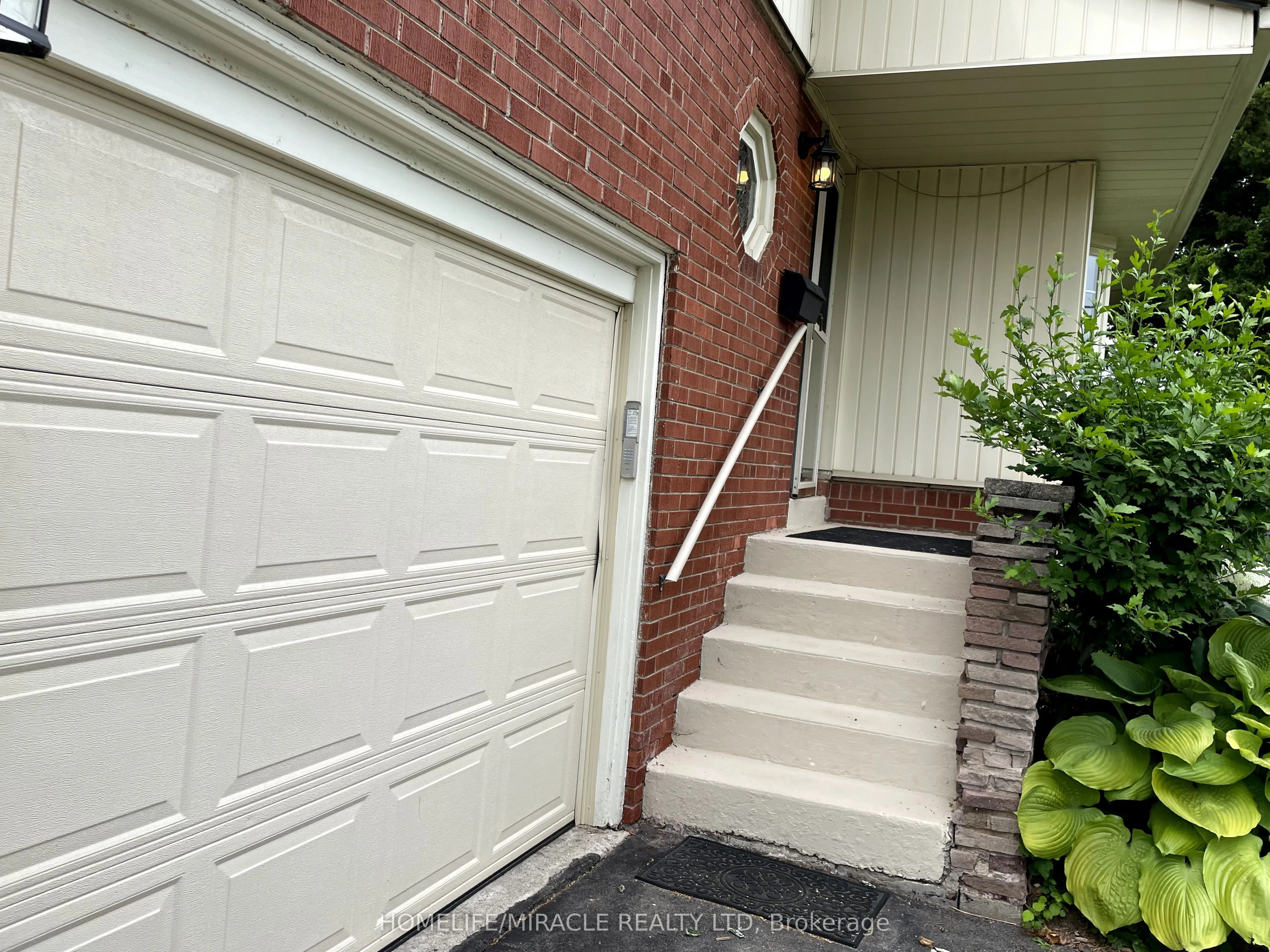 82 Roy Drive