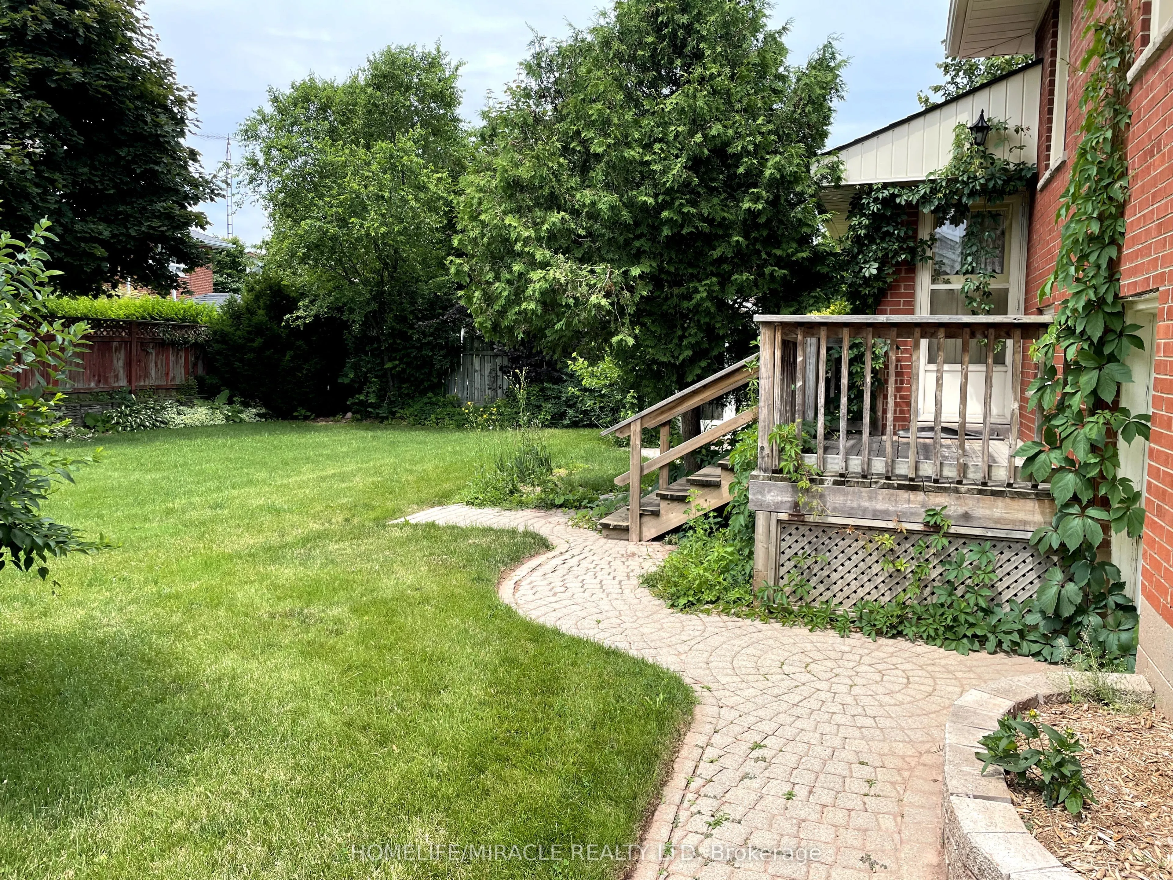 82 Roy Drive