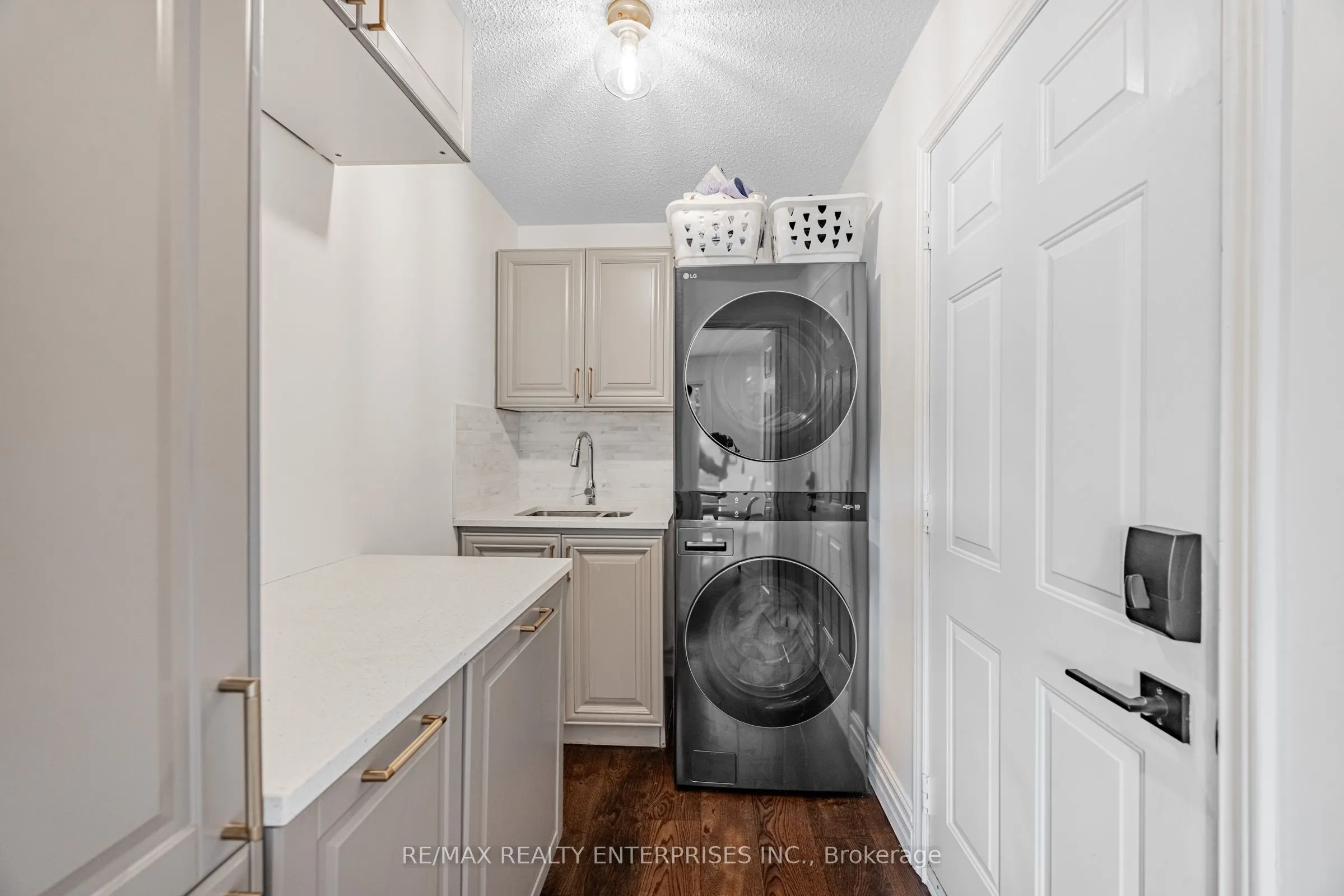 1304 Outlook Terrace