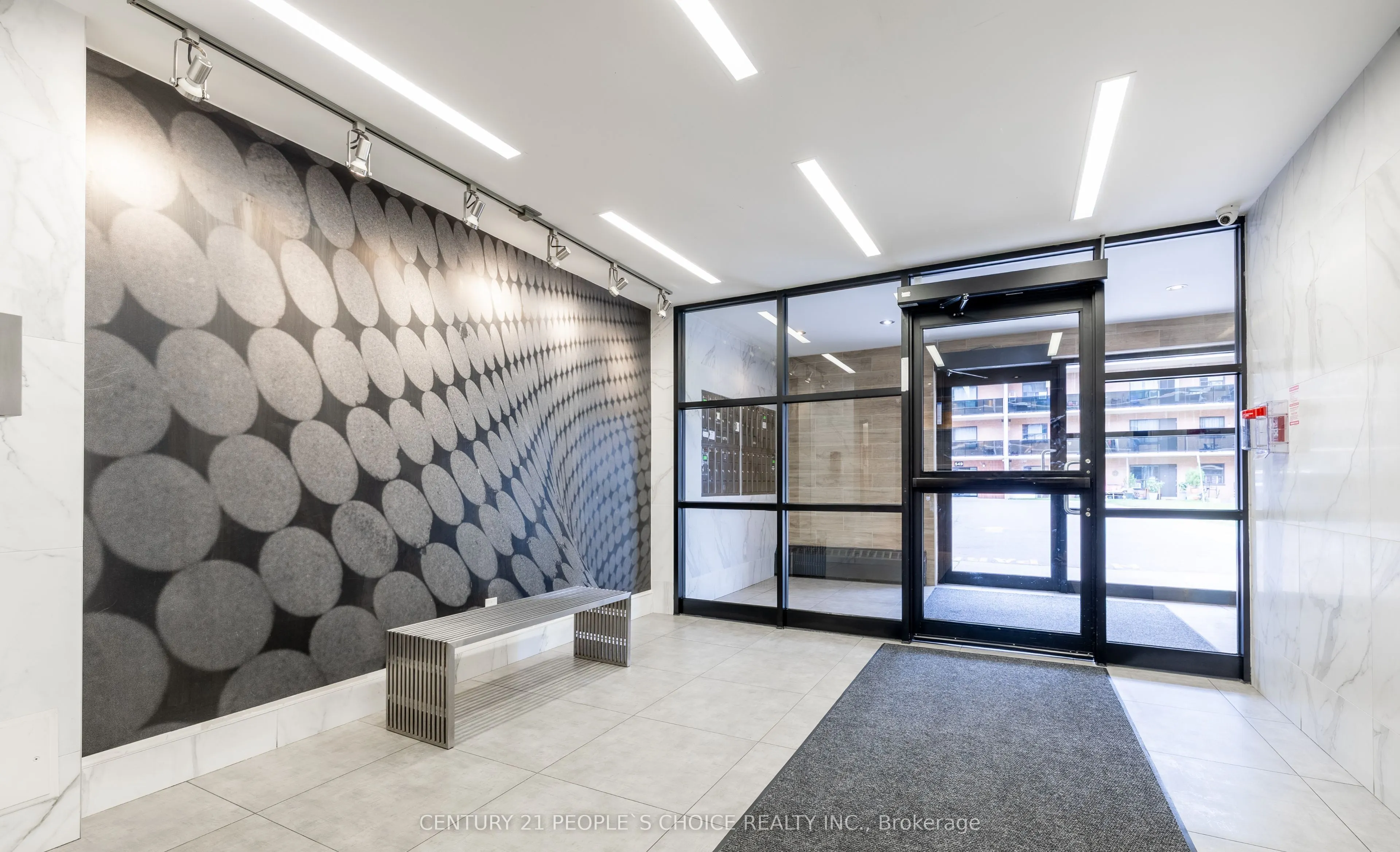 573 North Service Road, #401