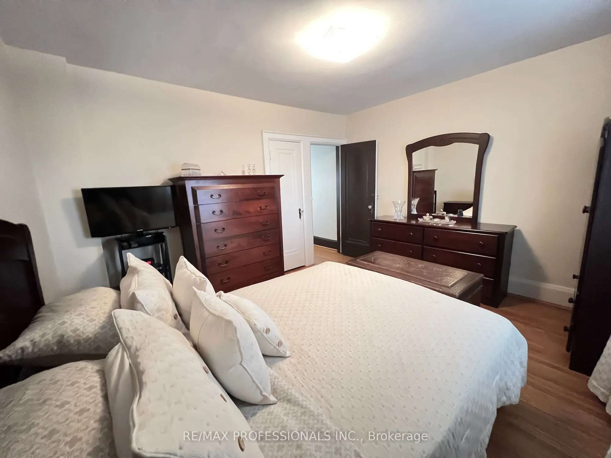 33 Chandos Avenue