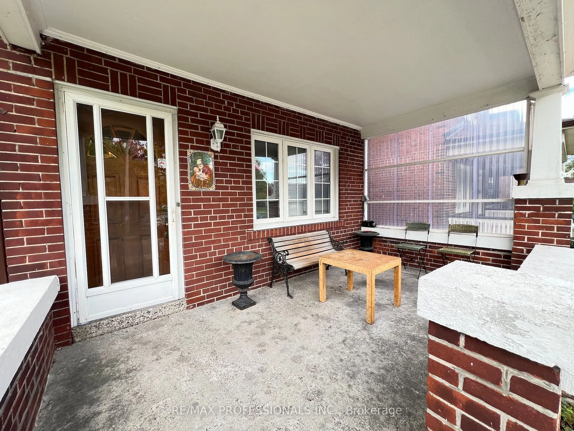 33 Chandos Avenue