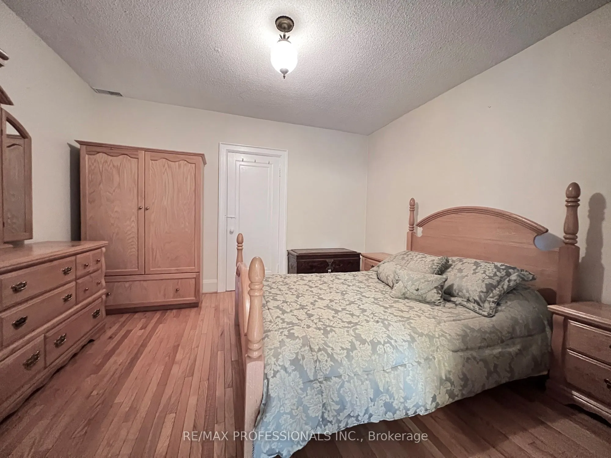 33 Chandos Avenue