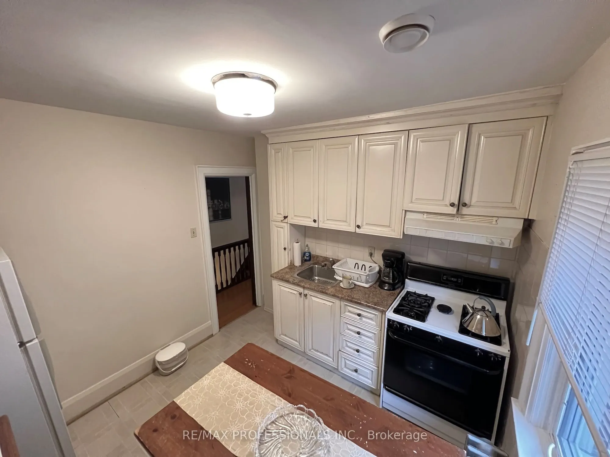 33 Chandos Avenue
