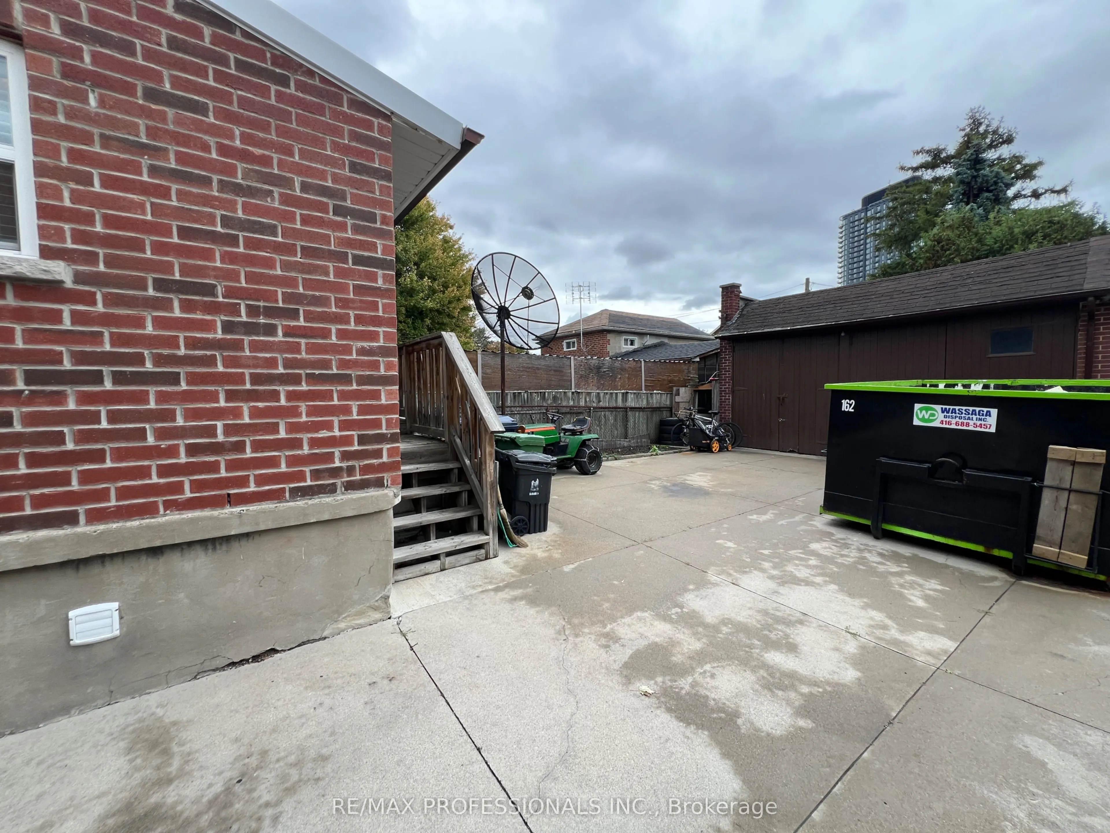 33 Chandos Avenue