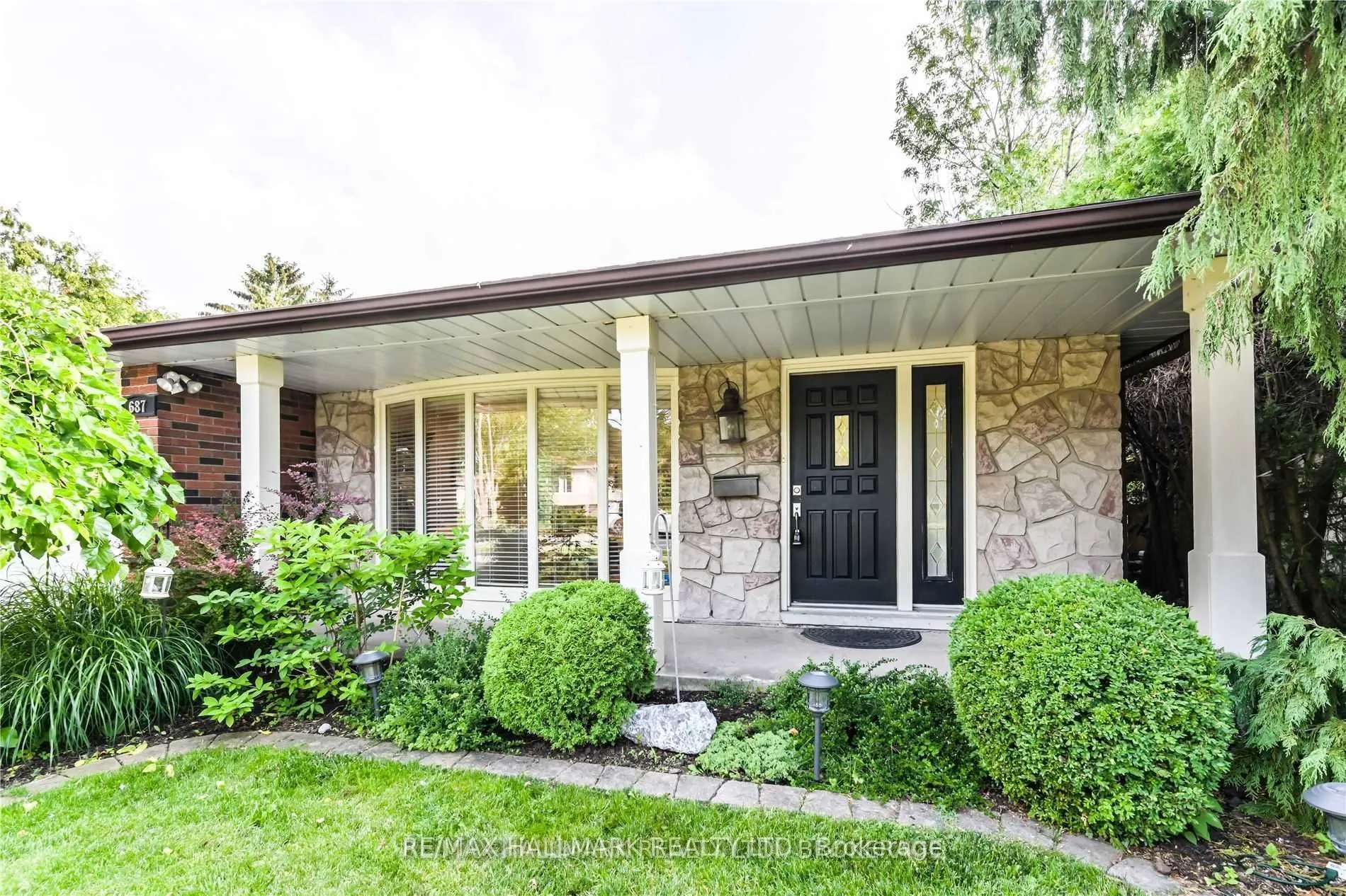 687 Artreva Crescent