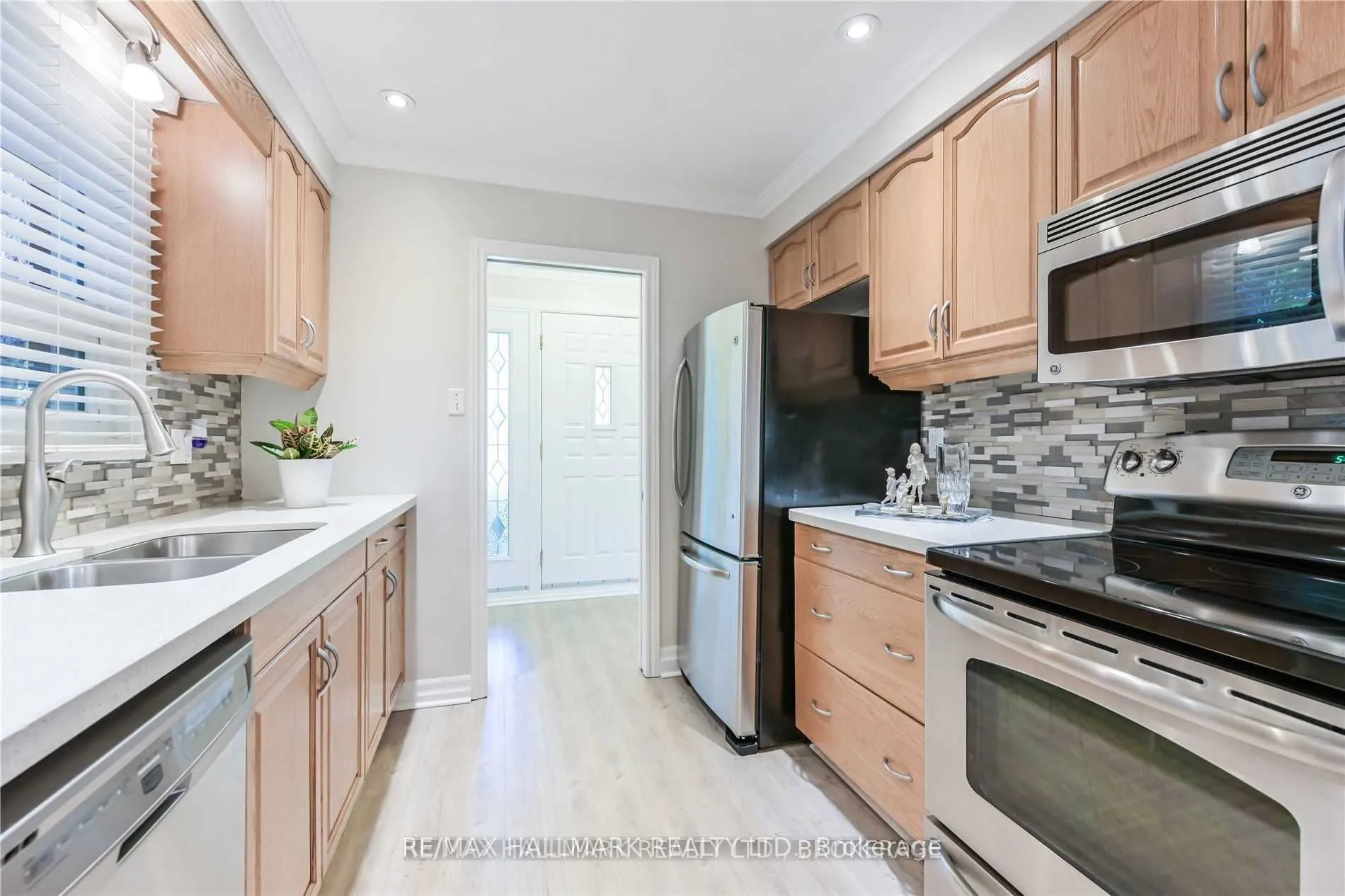 687 Artreva Crescent