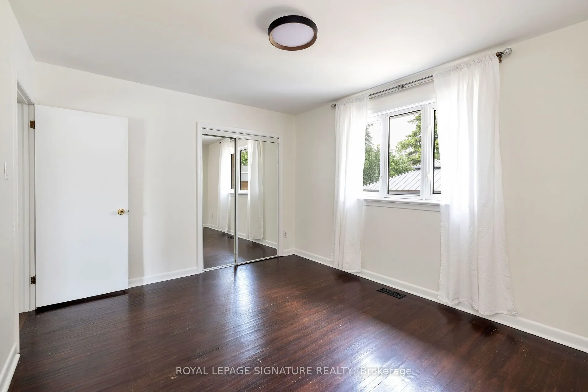 26 Paragon Road, #Main