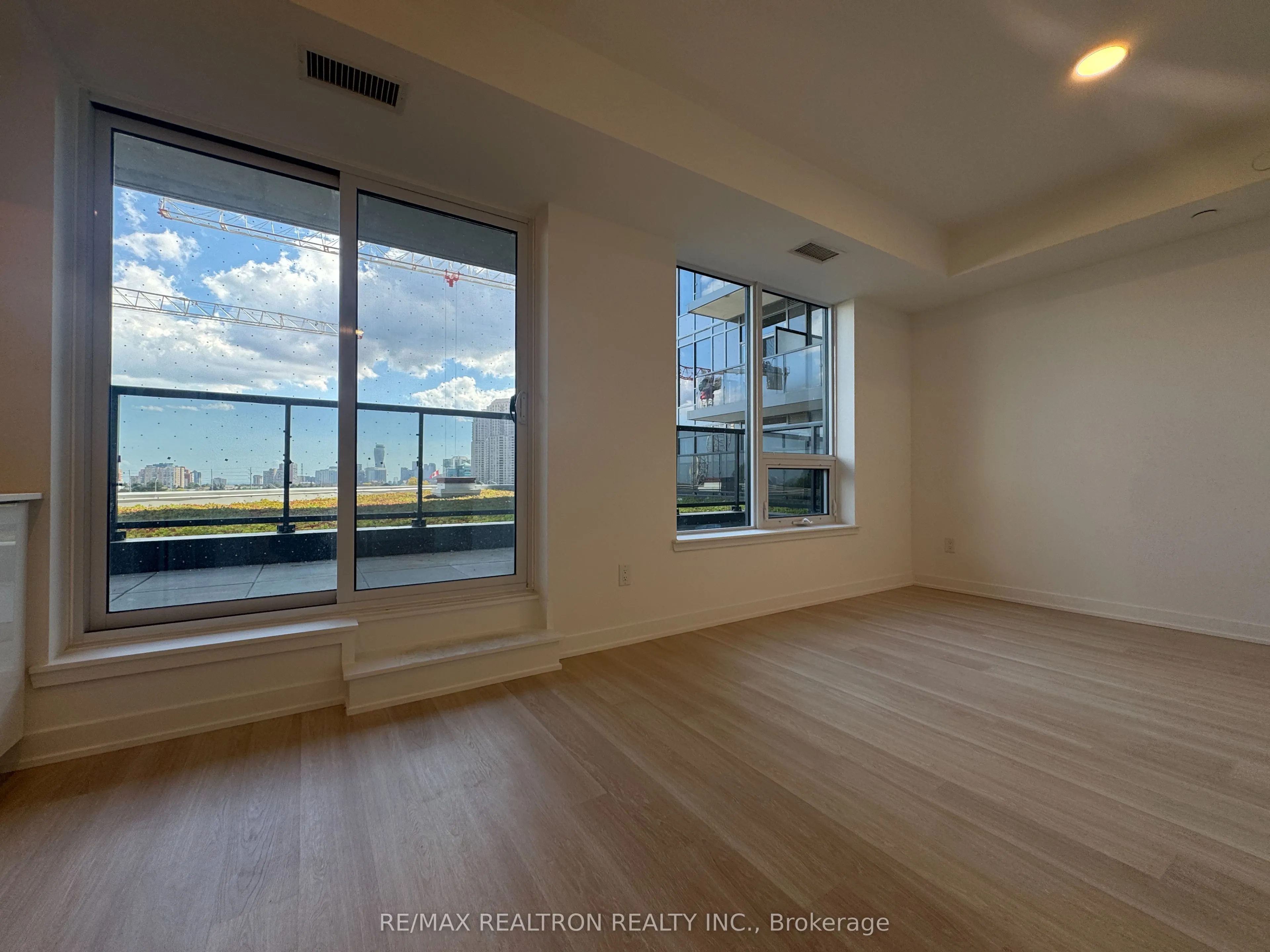 5105 Hurontario Street, #339