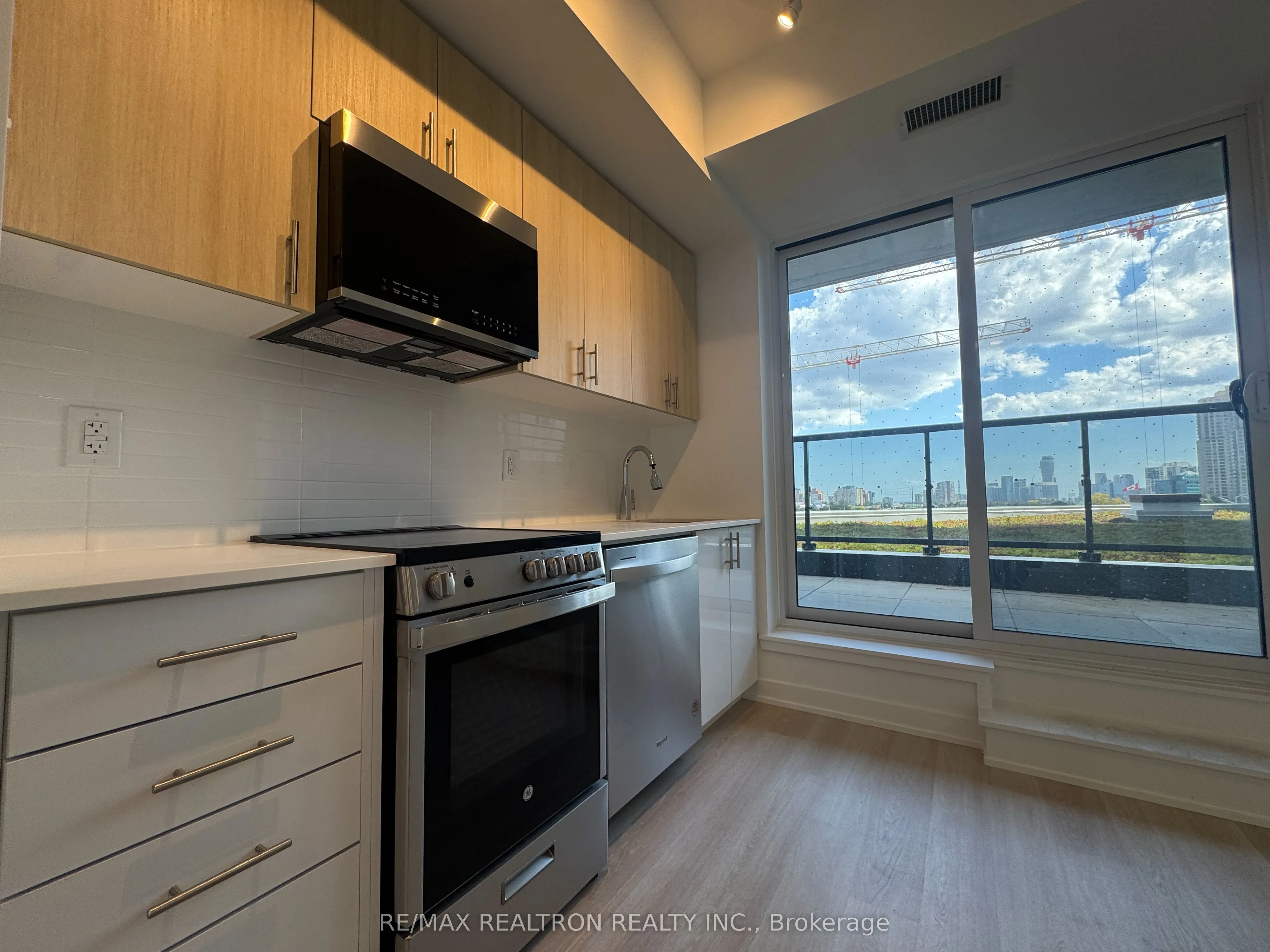 5105 Hurontario Street, #339