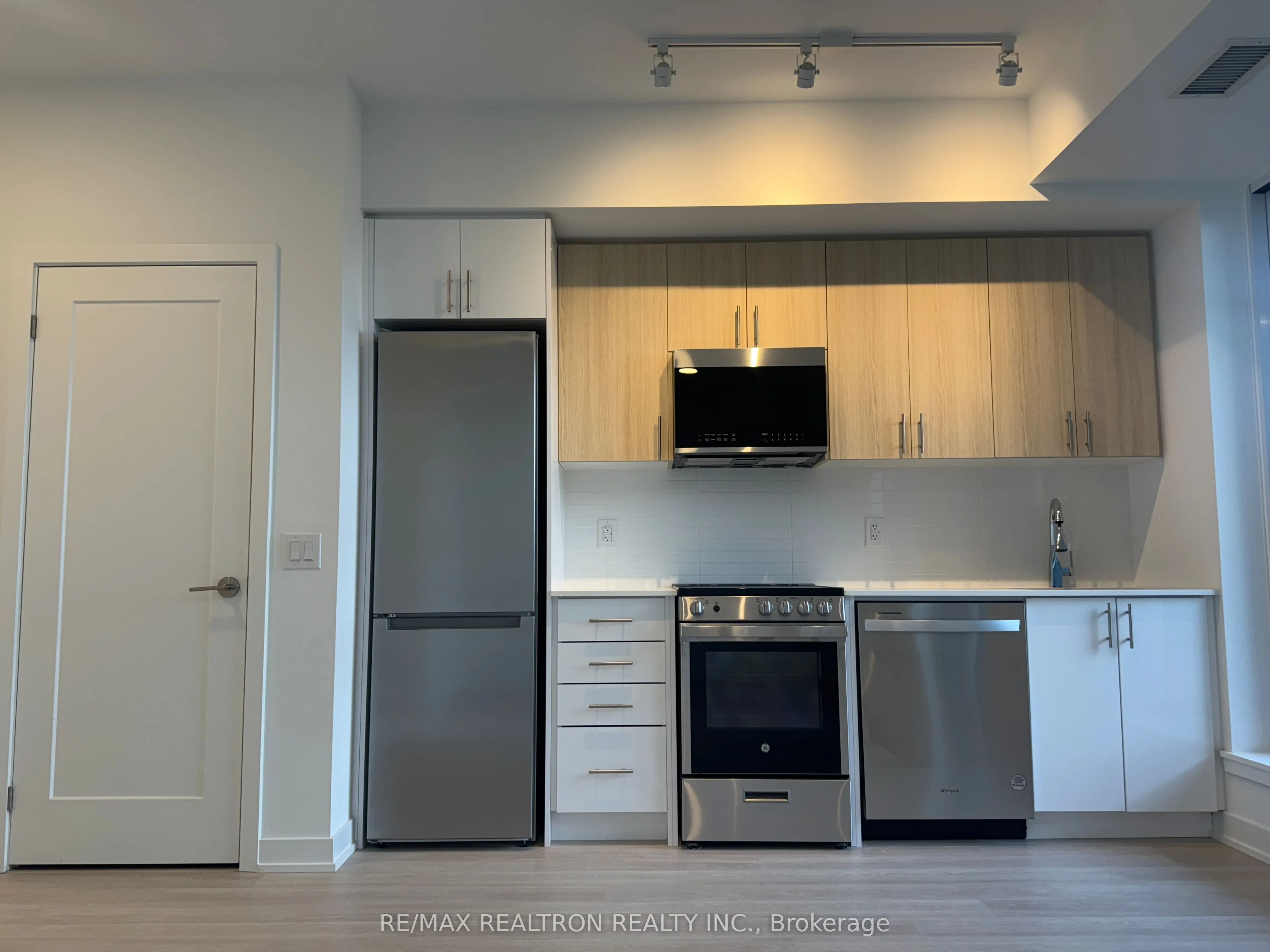 5105 Hurontario Street, #339