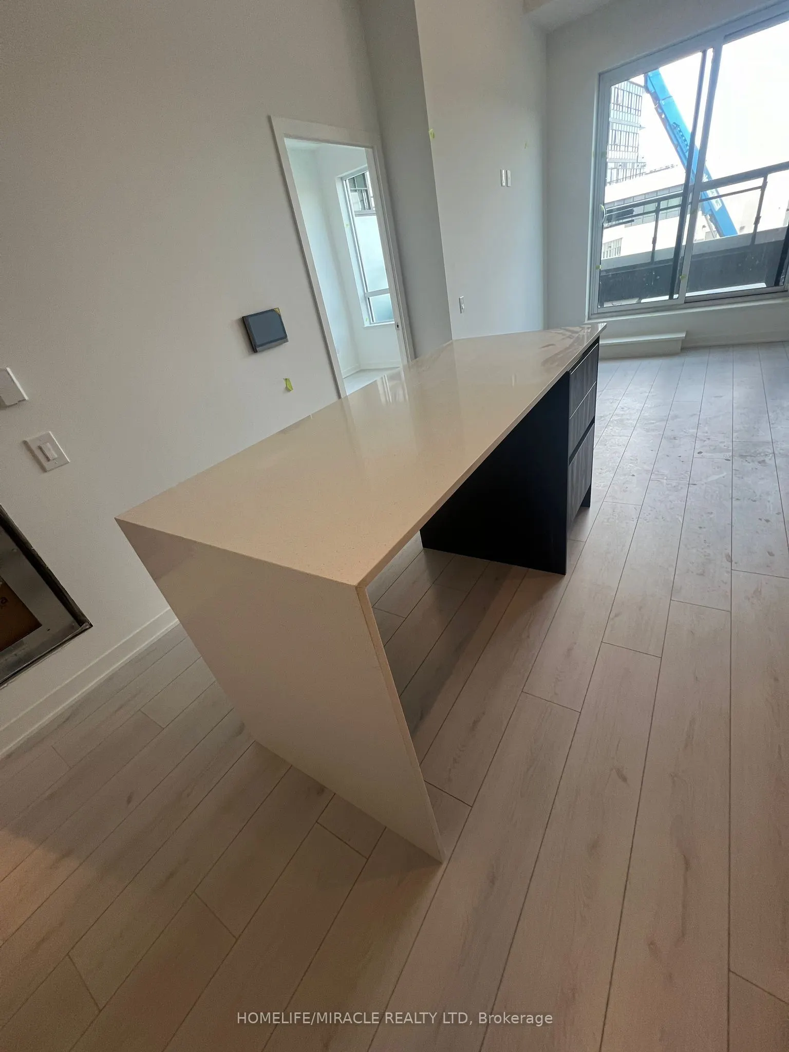 395 Dundas Street, #203