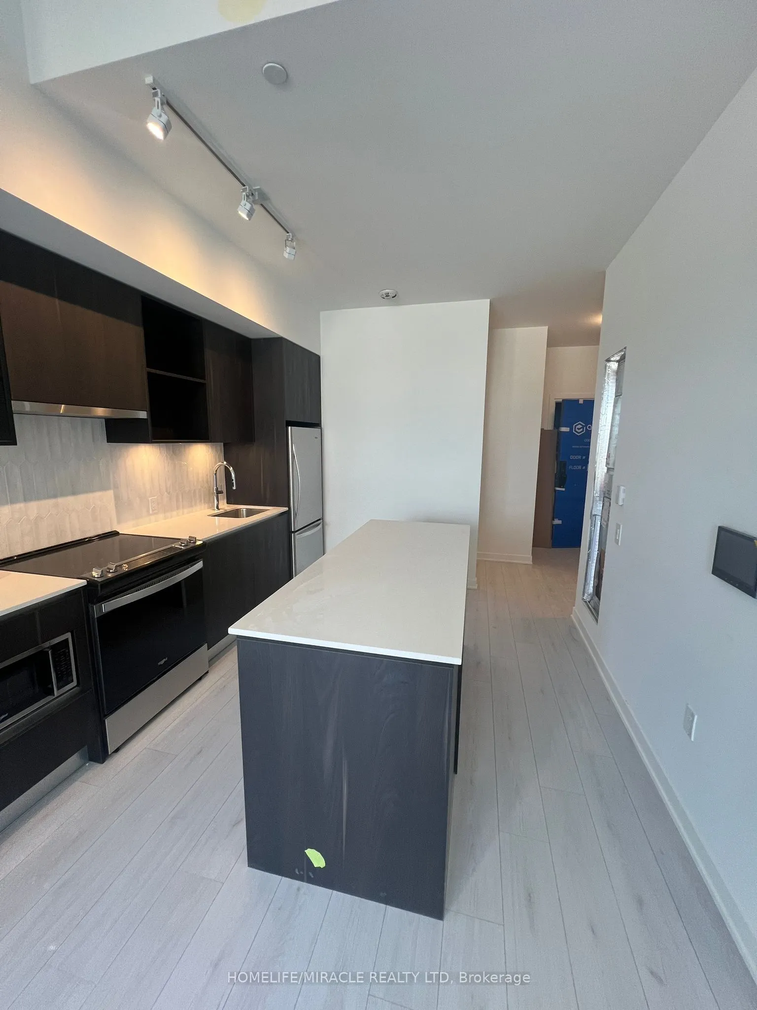 395 Dundas Street, #203